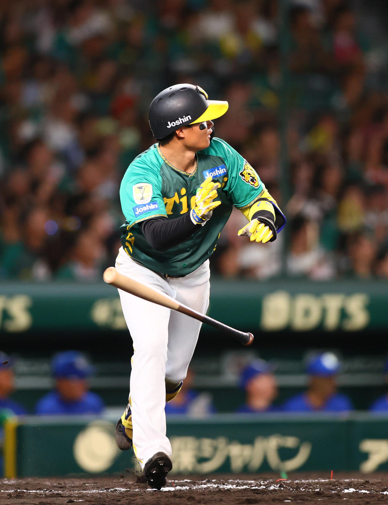阪神対中日　7回裏阪神2死一、二塁、森下は左越え3点本塁打を放つ（撮影・上山淳一）