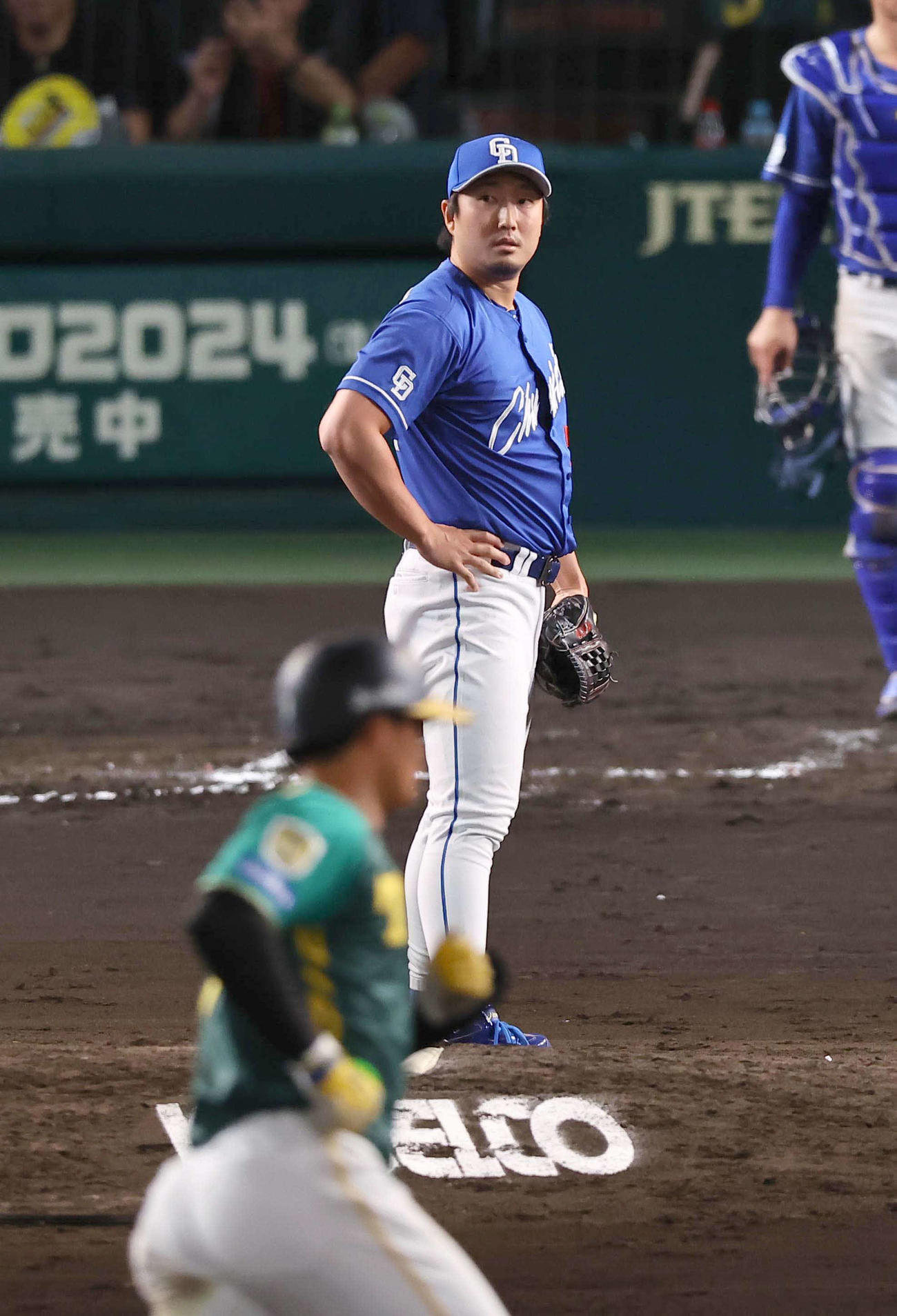 阪神対中日　7回裏阪神2死一、二塁、藤嶋（右）は森下に左越え3点本塁打を浴びる（撮影・上田博志）