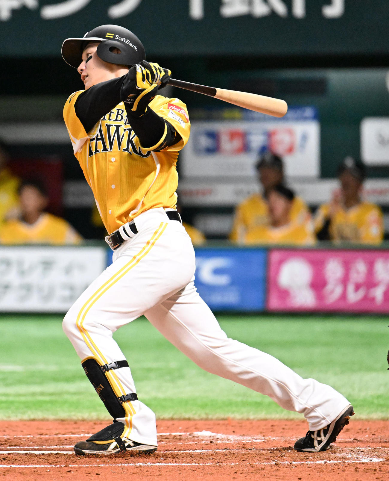 ソフトバンク対オリックス　1回裏ソフトバンク2死二塁、正木は中越え2点本塁打を放つ（撮影・林敢治）