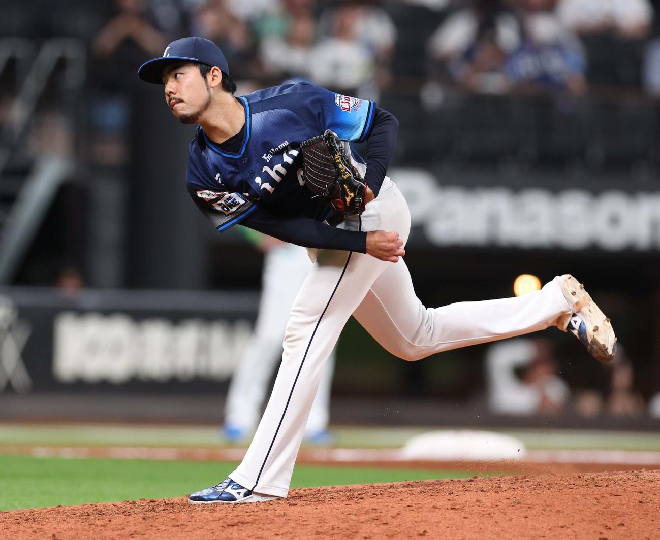 日本ハム対西武　12回に登板の本田（撮影・黒川智章）