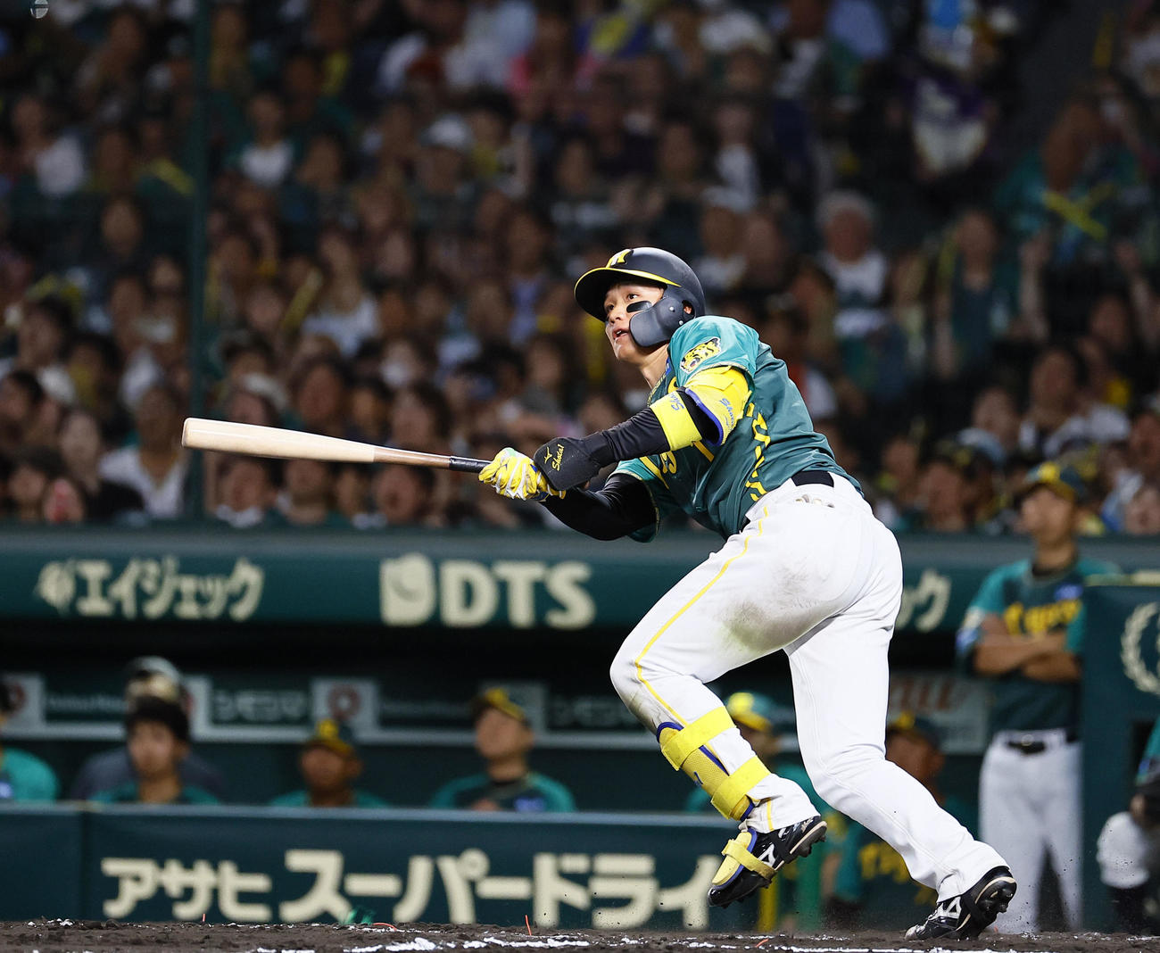 阪神対中日　7回裏阪神阪神2死一、二塁、森下は左越えに3点本塁打を放つ（撮影・藤尾明華）