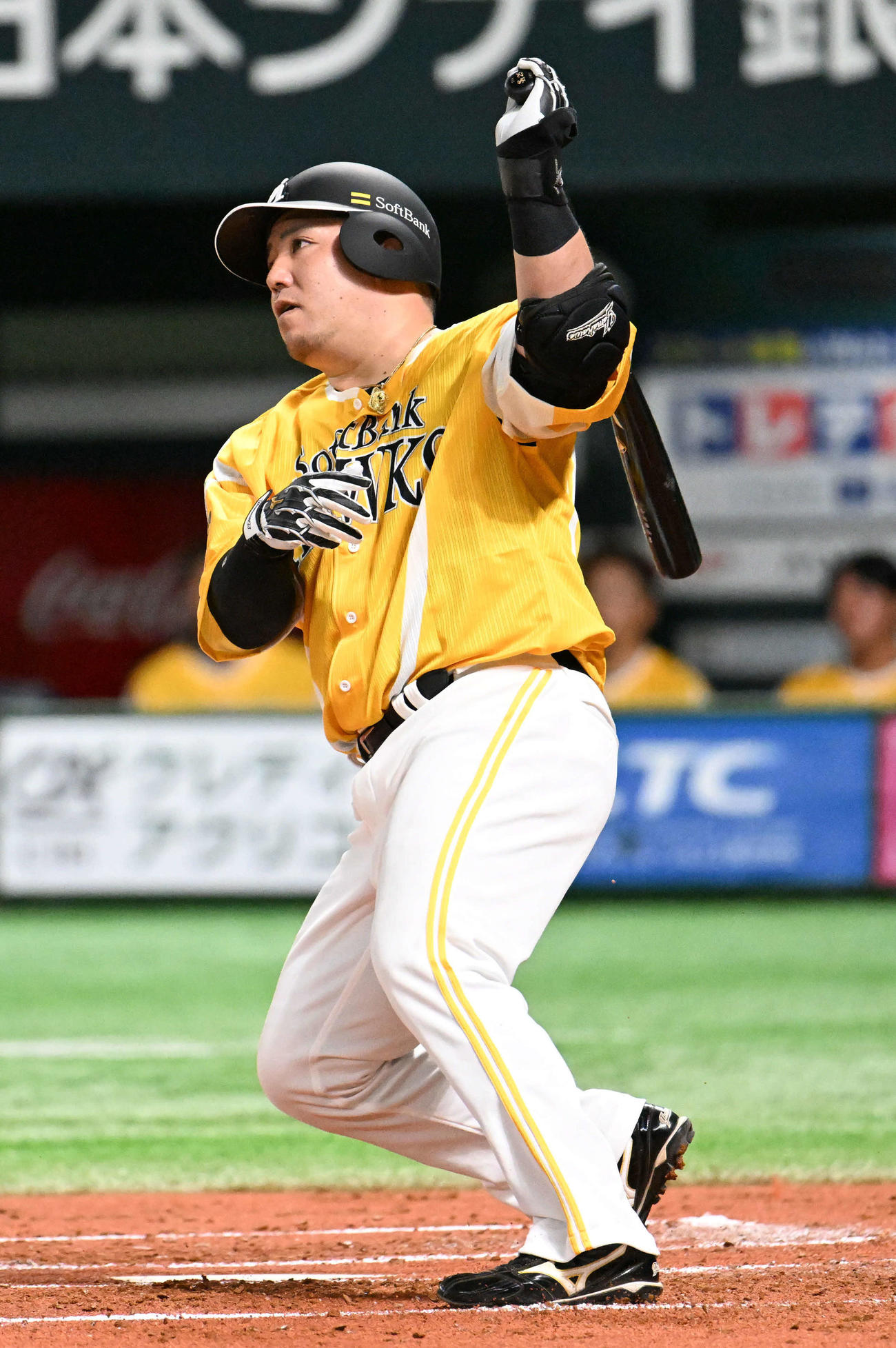 ソフトバンク対オリックス　1回裏ソフトバンク2死一塁、山川は先制2点本塁打を放つ（撮影・林敢治）