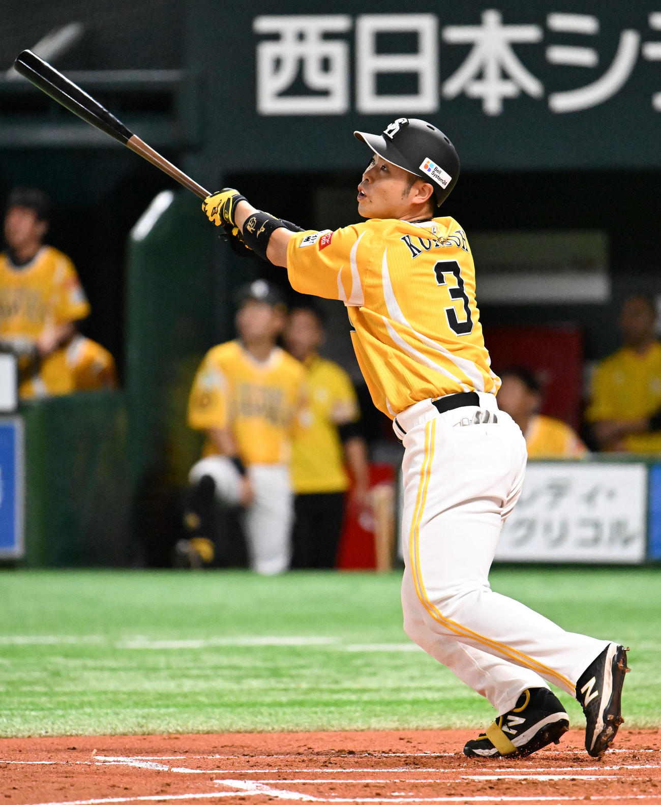 ソフトバンク対オリックス　1回裏ソフトバンク2死、近藤はフェンス直撃の二塁打を放つ（撮影・林敢治）