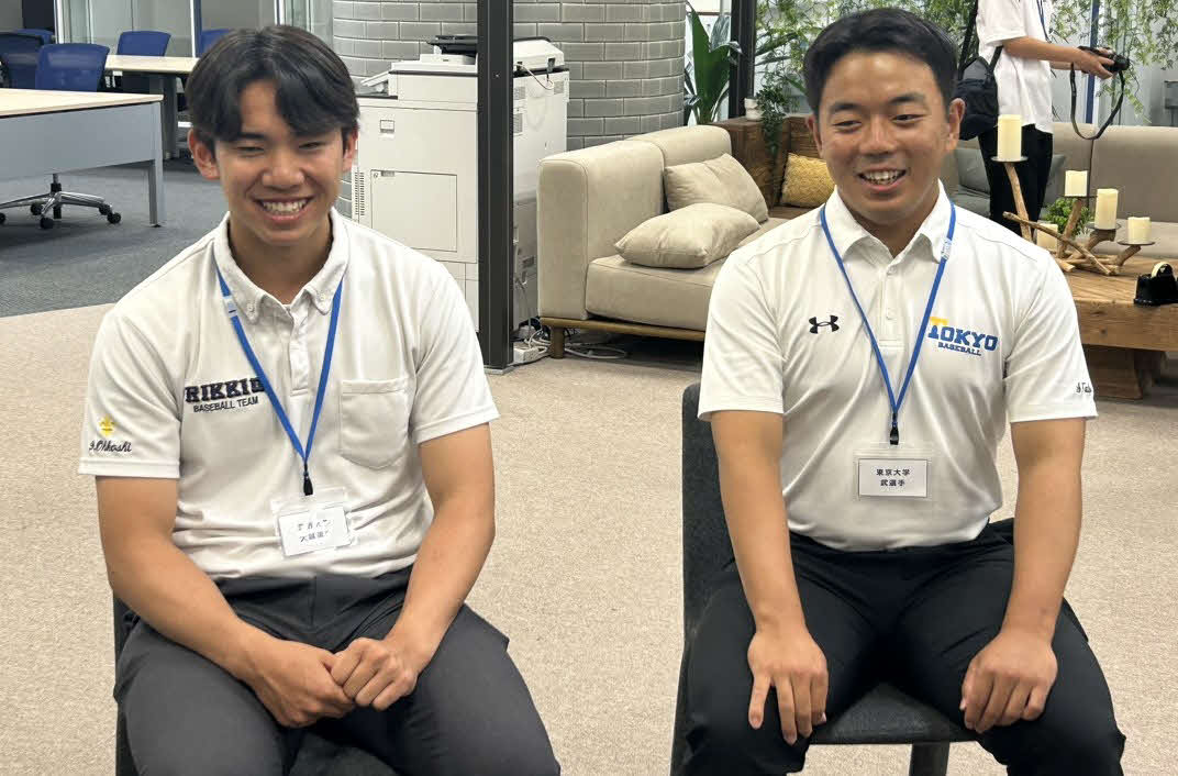 東京6大学と高校生の対談イベントで笑顔を見せる立大・大越（左）と東大・武（撮影・佐瀬百合子）