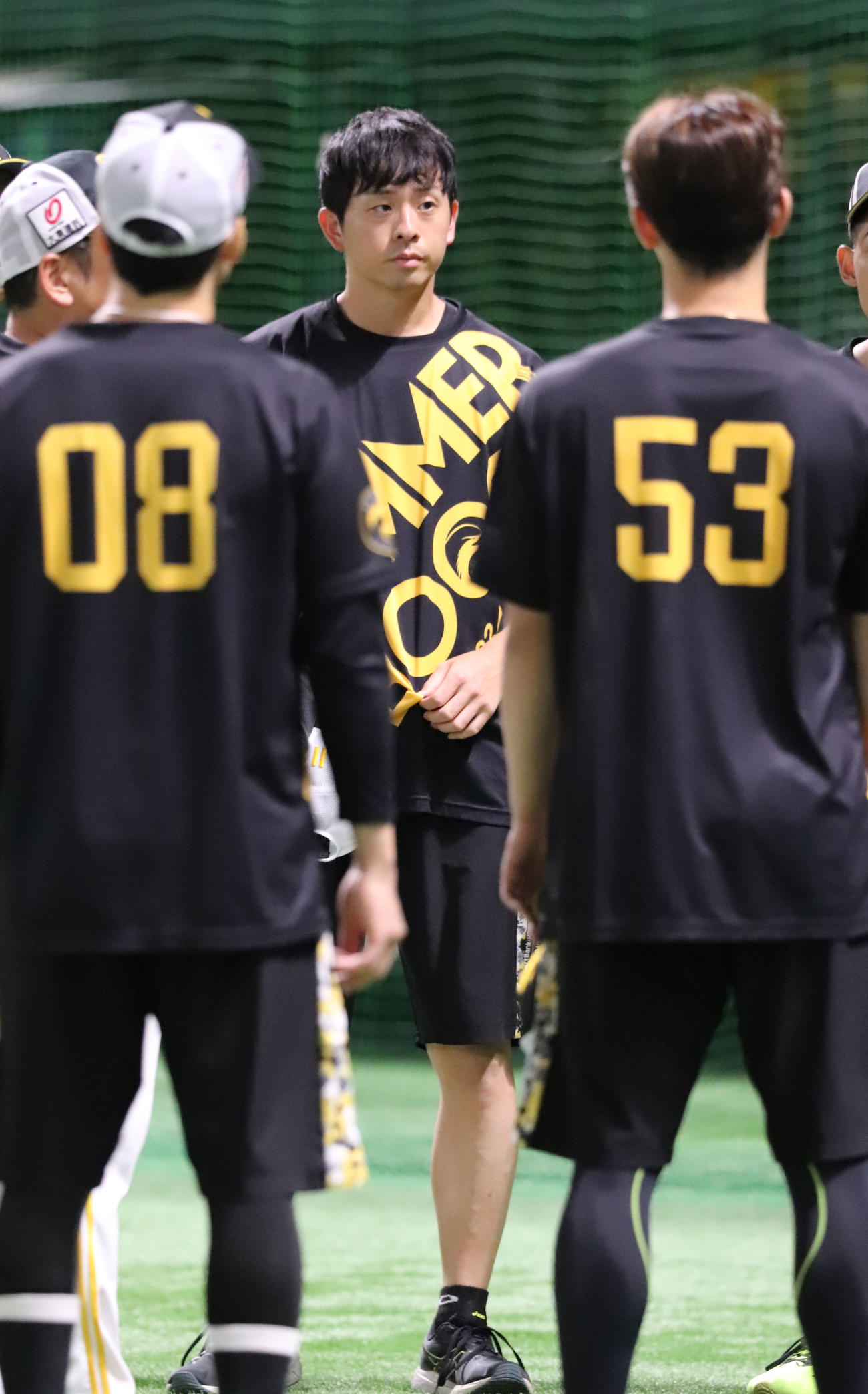 ソフトバンク対オリックス　試合前ミーティングでの大関（中央）（撮影・鬼束羽瑠菜）