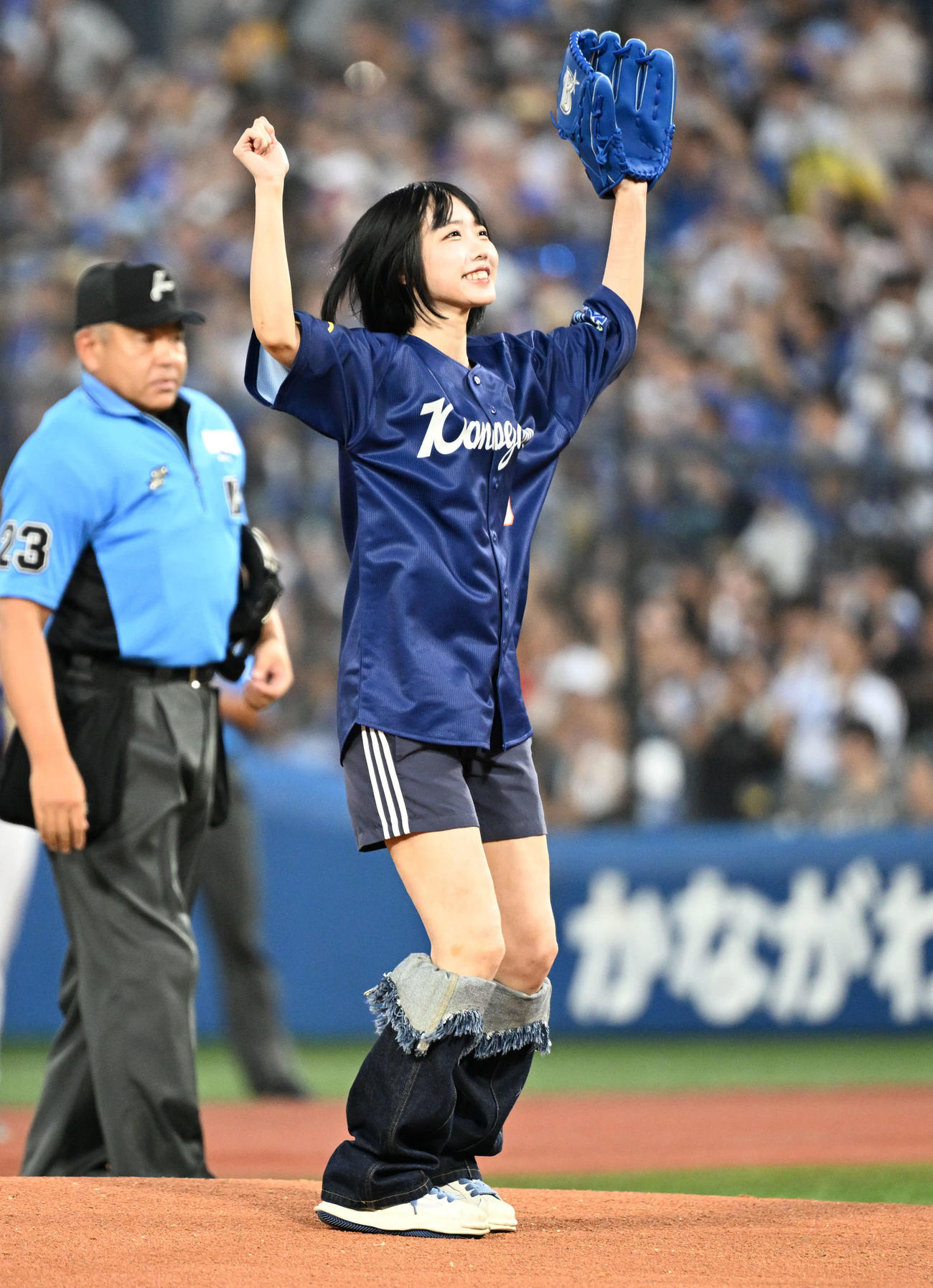 DeNA対巨人　始球式を行ったあのちゃん（撮影・千葉一成）