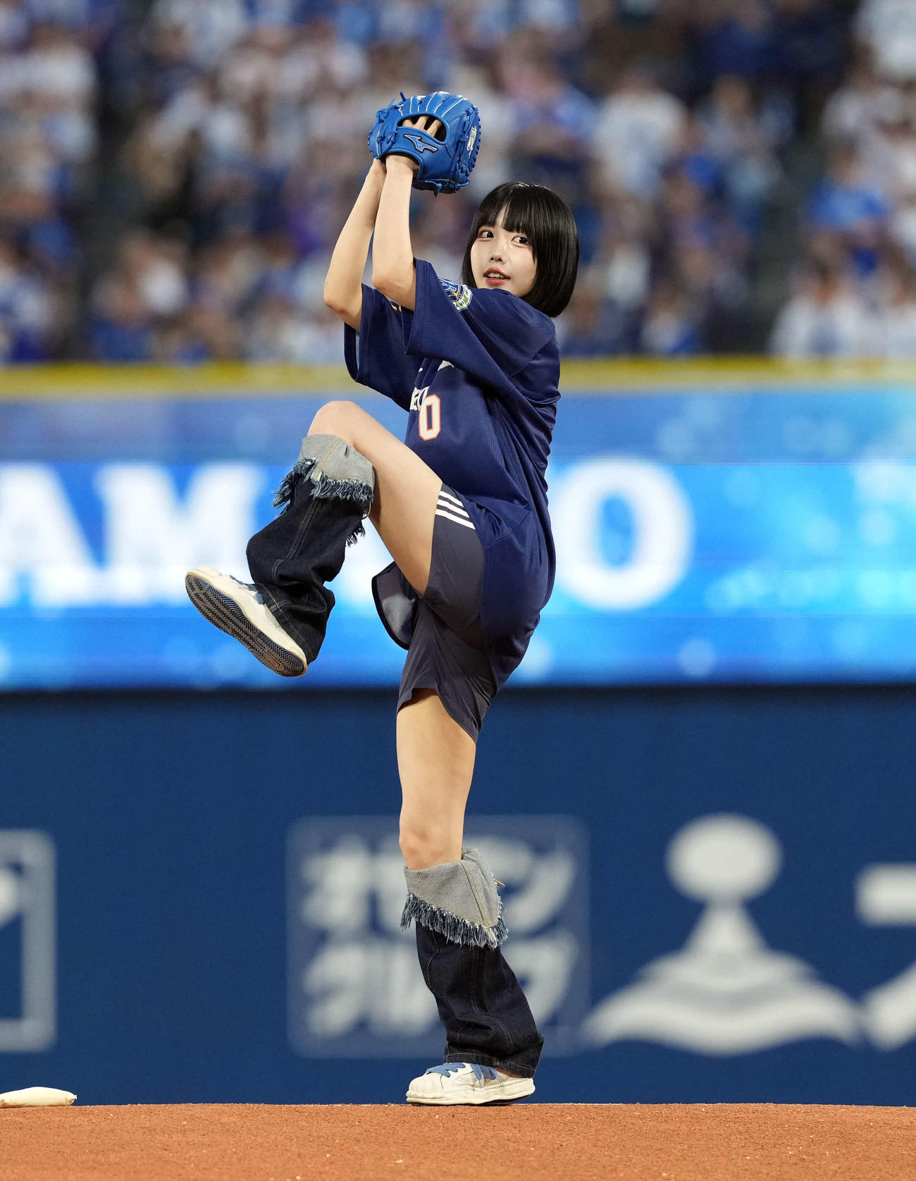 DeNA対巨人　始球式を務めたあの（撮影・たえ見朱実）