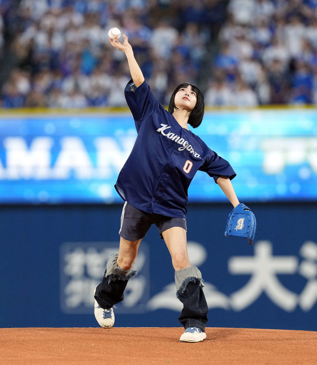 DeNA対巨人　始球式を務めたあの（撮影・たえ見朱実）