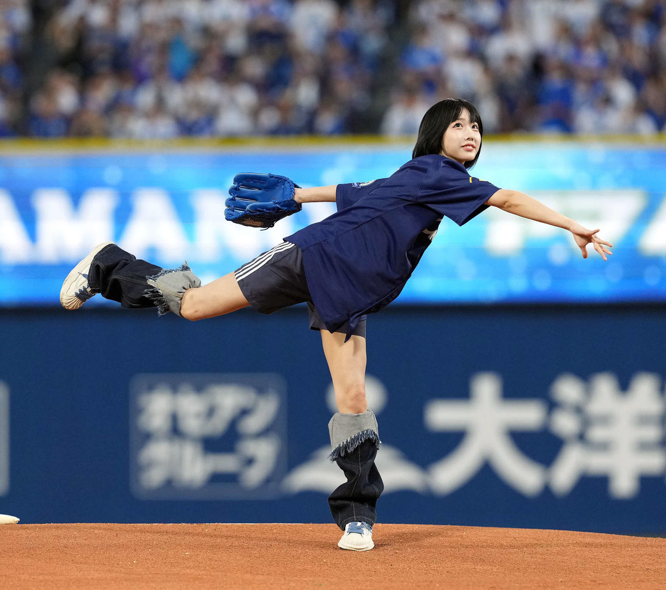 DeNA対巨人　始球式を務めたあの（撮影・たえ見朱実）