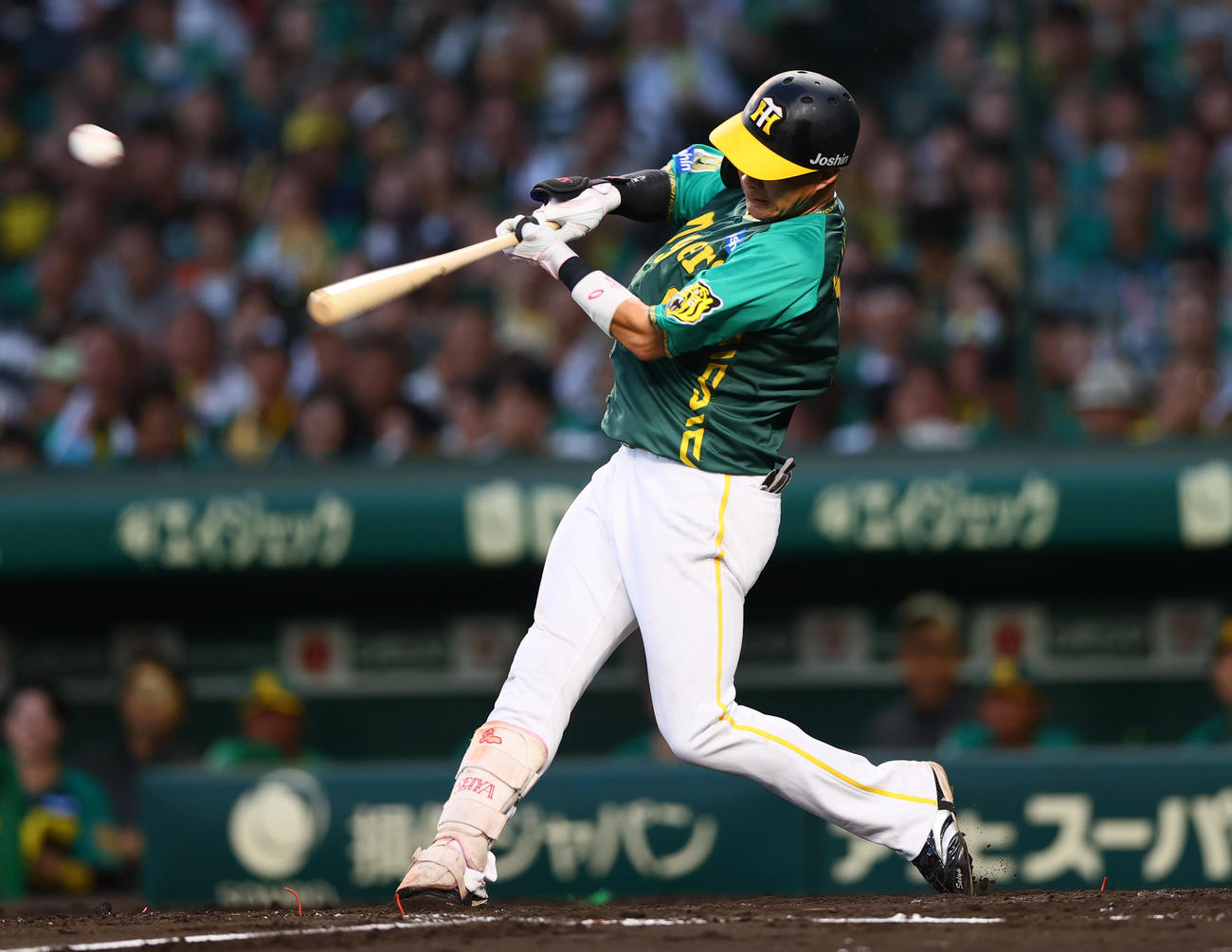 阪神対中日　3回裏阪神2死一、三塁、木浪は右前適時打を放つ（撮影・上山淳一）