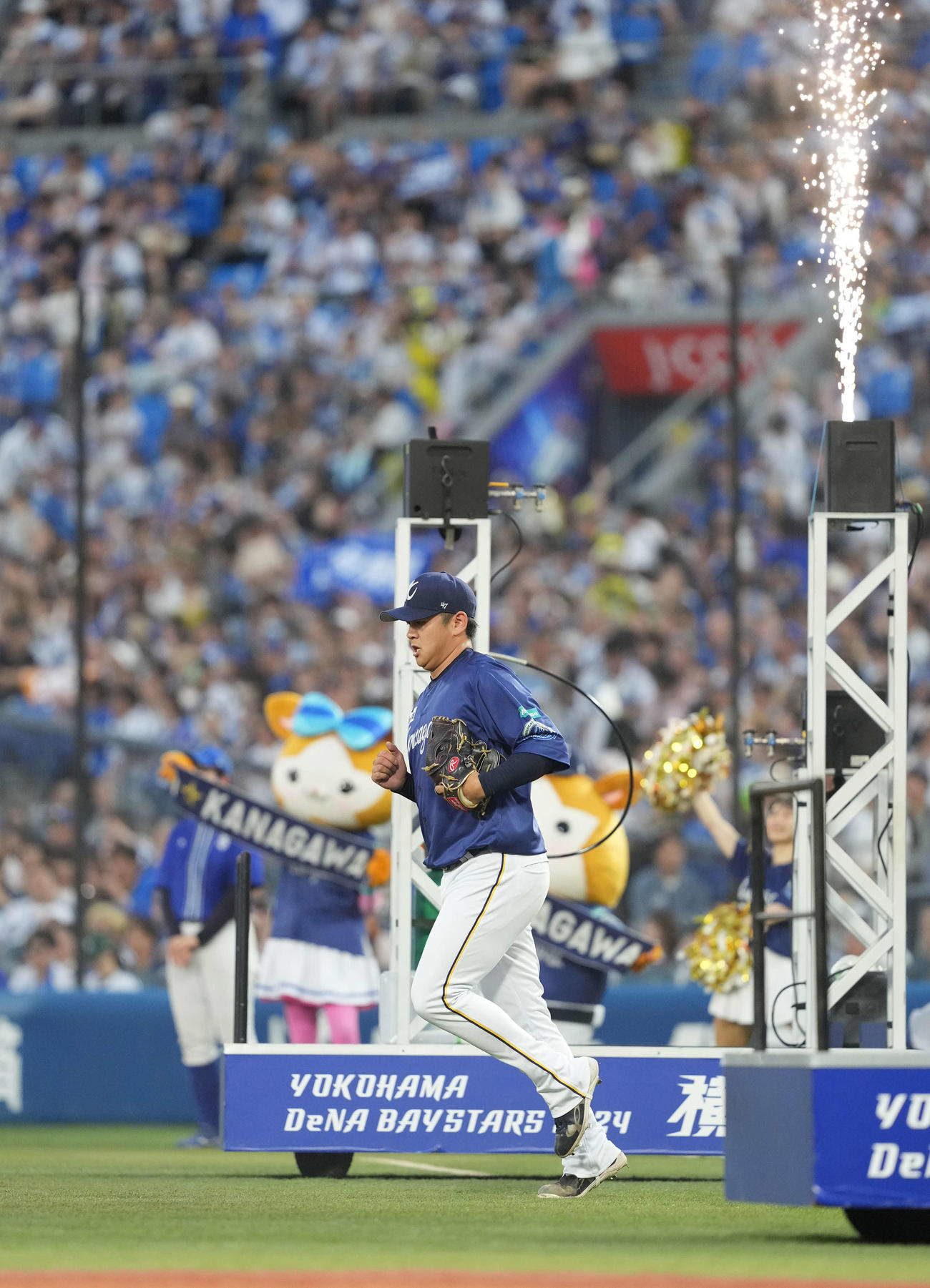 DeNA対巨人　平良に替わり急きょ先発を任されたDeNA山崎（撮影・たえ見朱実）
