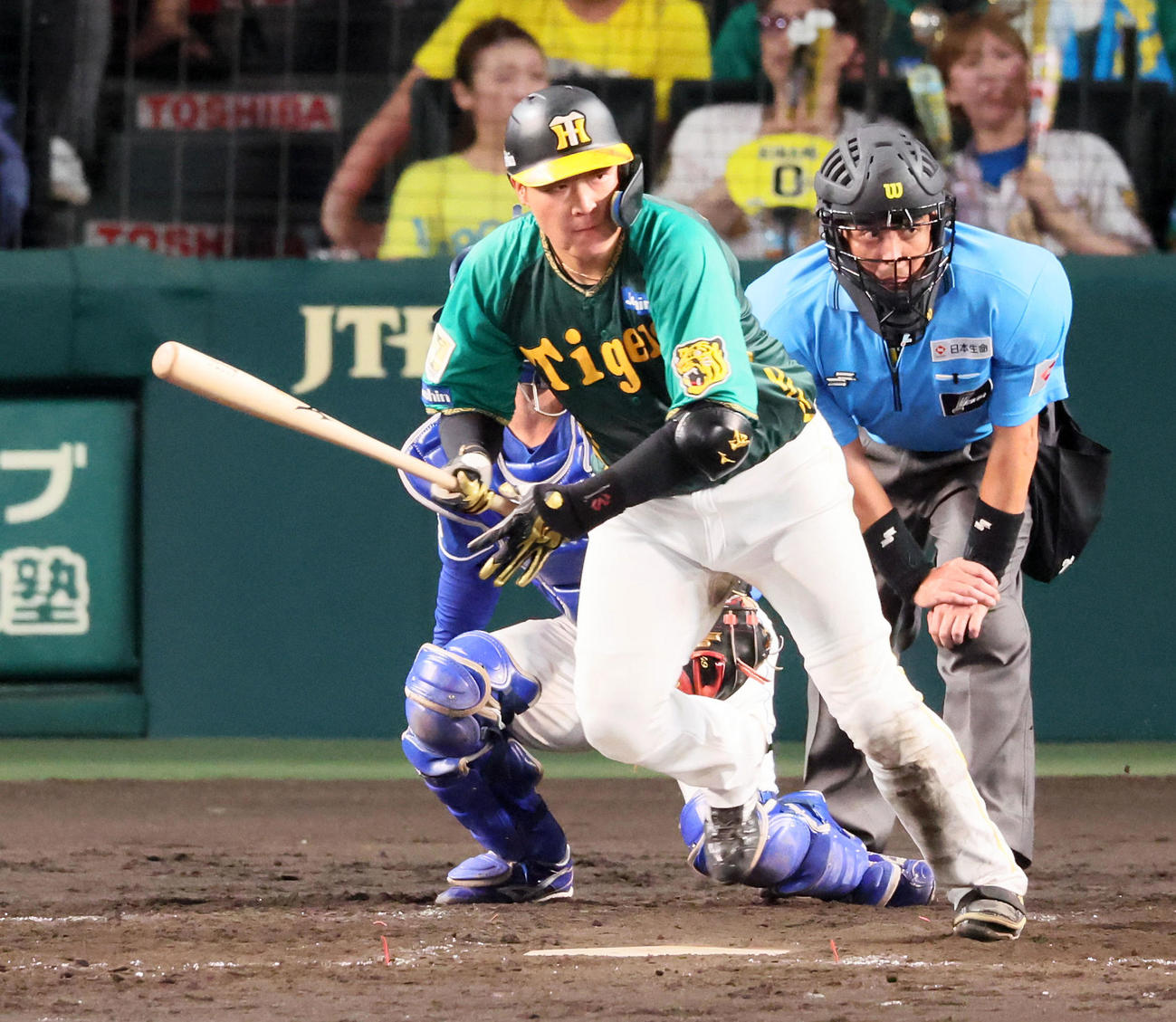 阪神対中日　5回裏阪神1死二塁、大山は左適時打を放つ（撮影・加藤哉）