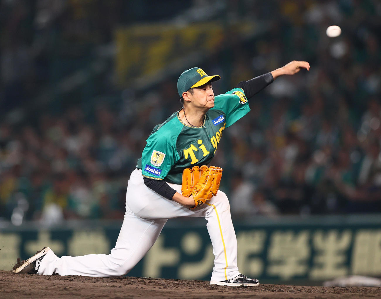 阪神対中日　中日打線に投げ込む阪神先発の大竹（撮影・上山淳一）