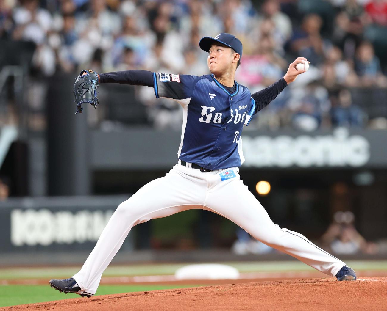 日本ハム対西武　西武先発の菅井（撮影・黒川智章）
