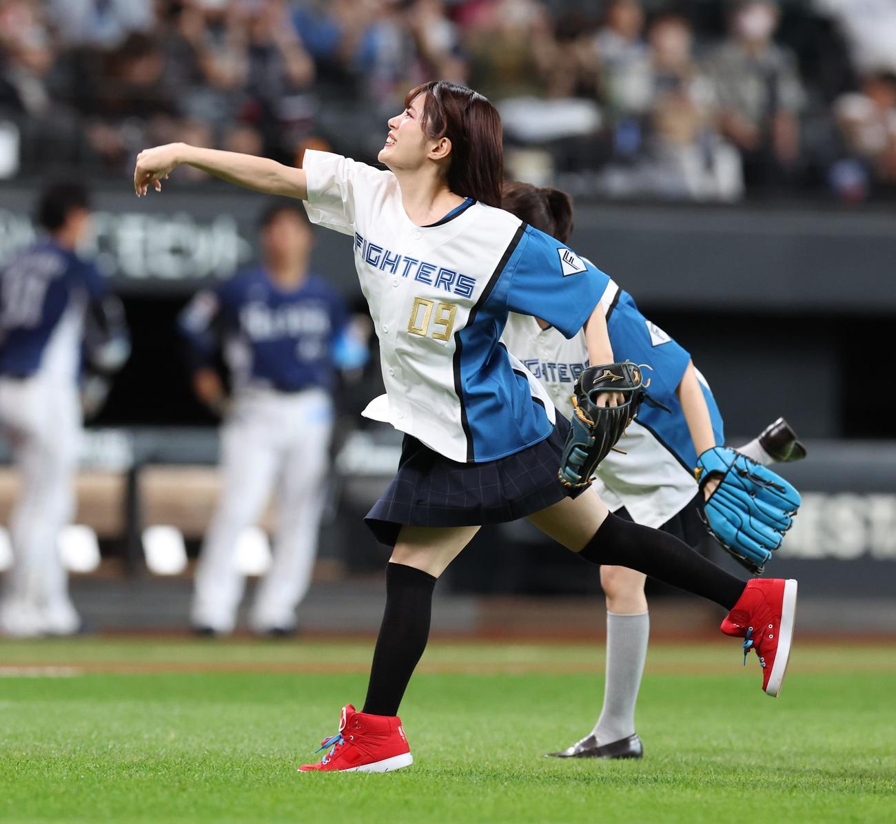 日本ハム対西武　ファーストピッチセレモニーを務める声優の田中ちえ美（撮影・黒川智章）