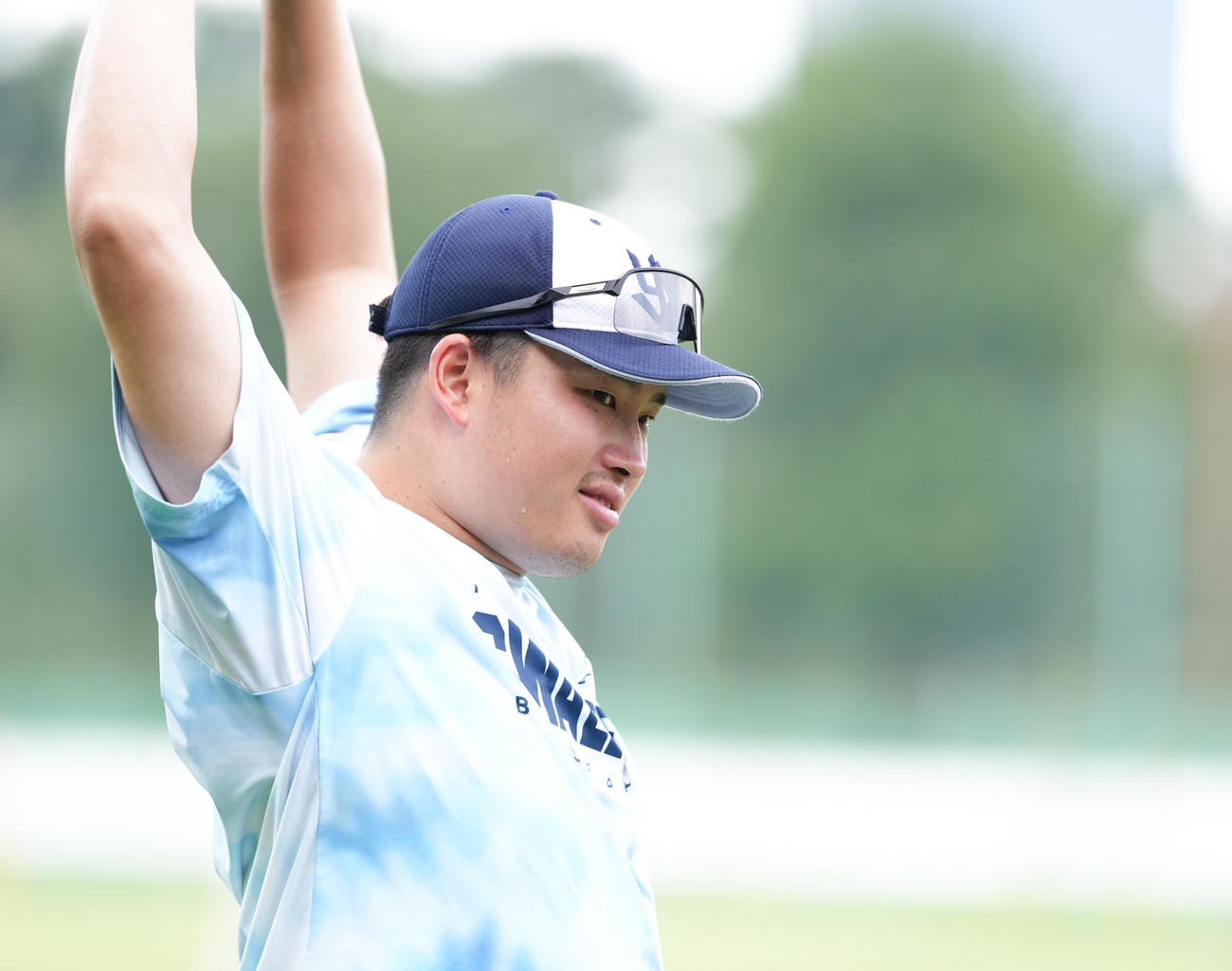 ヤクルト対広島　試合前練習で笑顔のヤクルト村上（撮影・鈴木みどり）