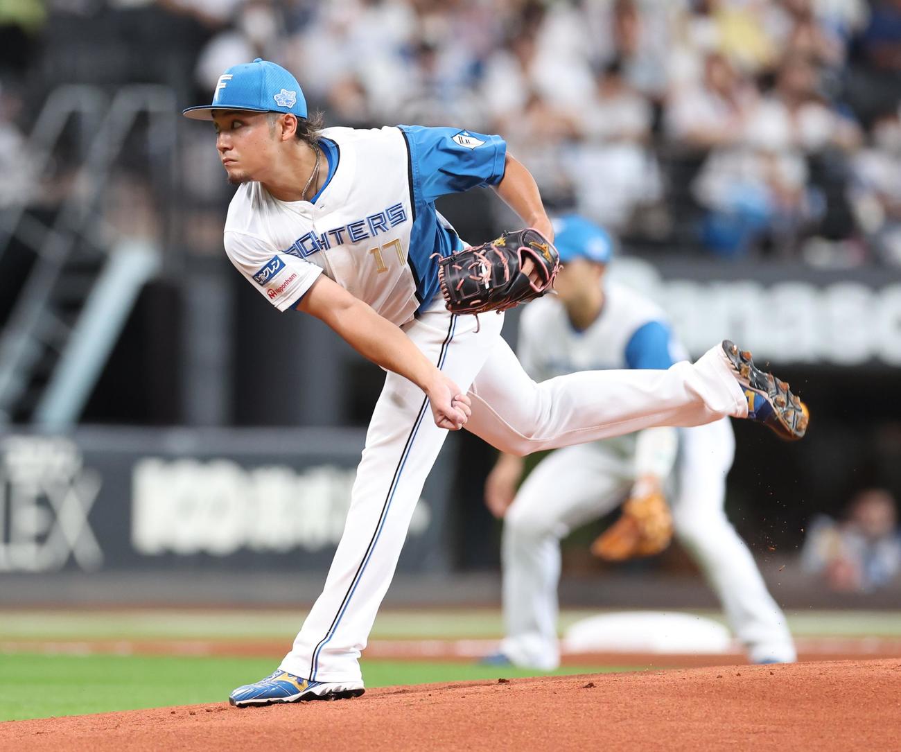 日本ハム対西武　日本ハム先発の伊藤（撮影・黒川智章）