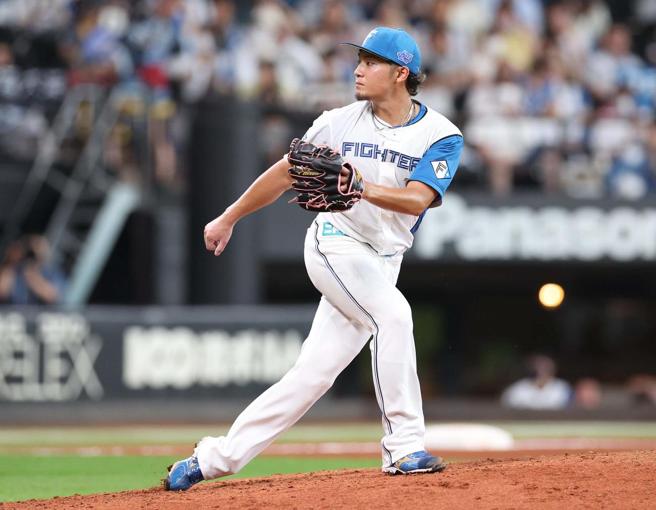 日本ハム対西武　今季2度目のマダックスで8勝目を挙げる伊藤（撮影・黒川智章）