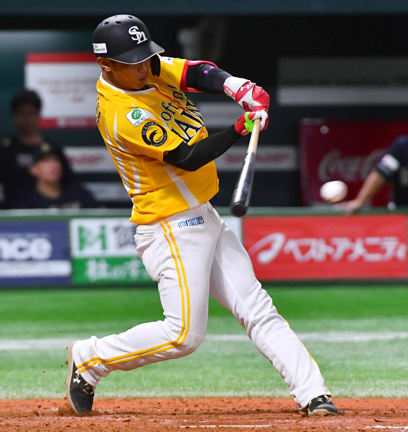 ソフトバンク対オリックス　5回裏ソフトバンク2死一、二塁、今宮は勝ち越し中前適時打を放つ（撮影・岩下翔太）