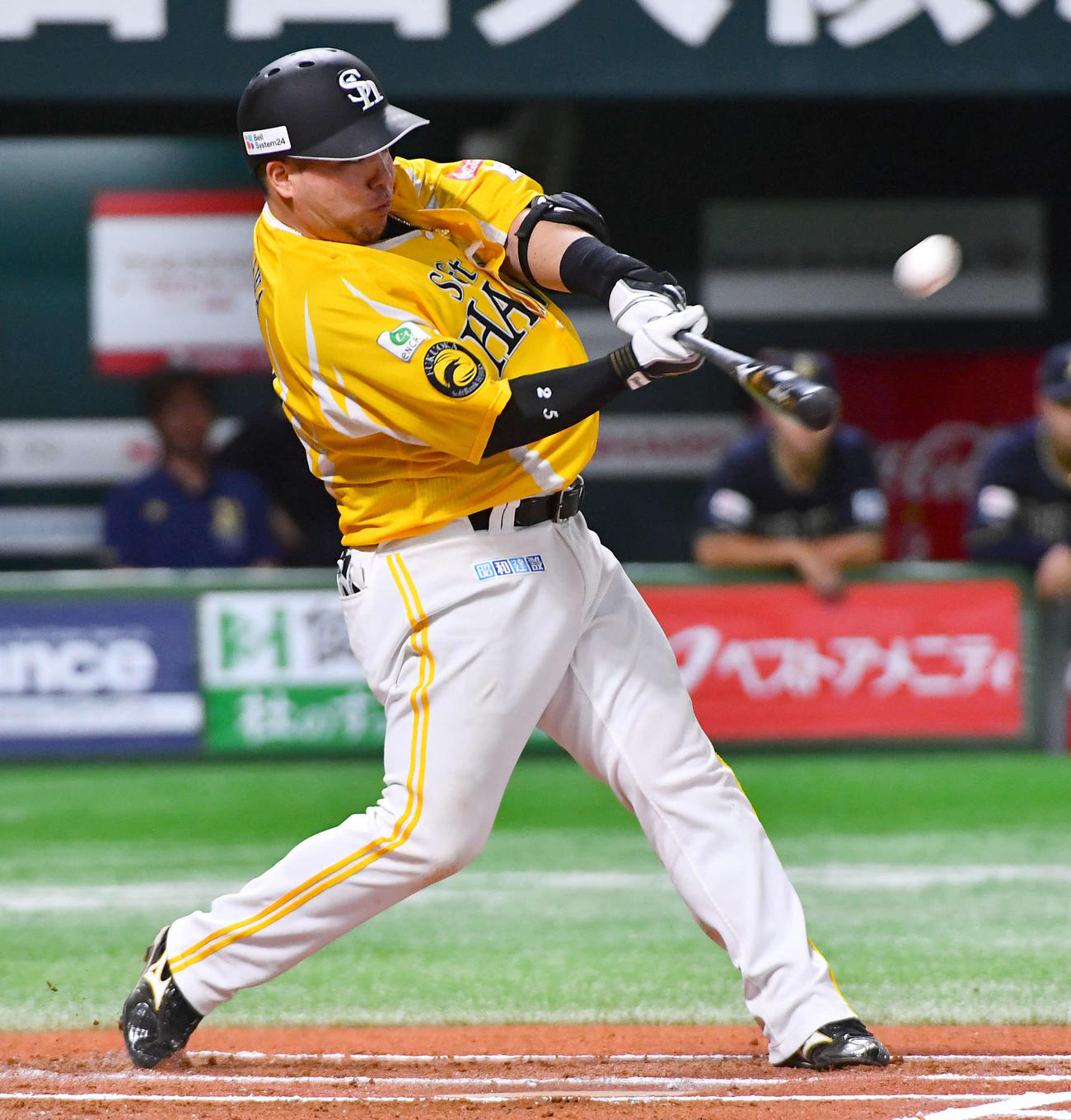 ソフトバンク対オリックス　6回裏ソフトバンク無死、山川は左越え本塁打を放つ（撮影・岩下翔太）