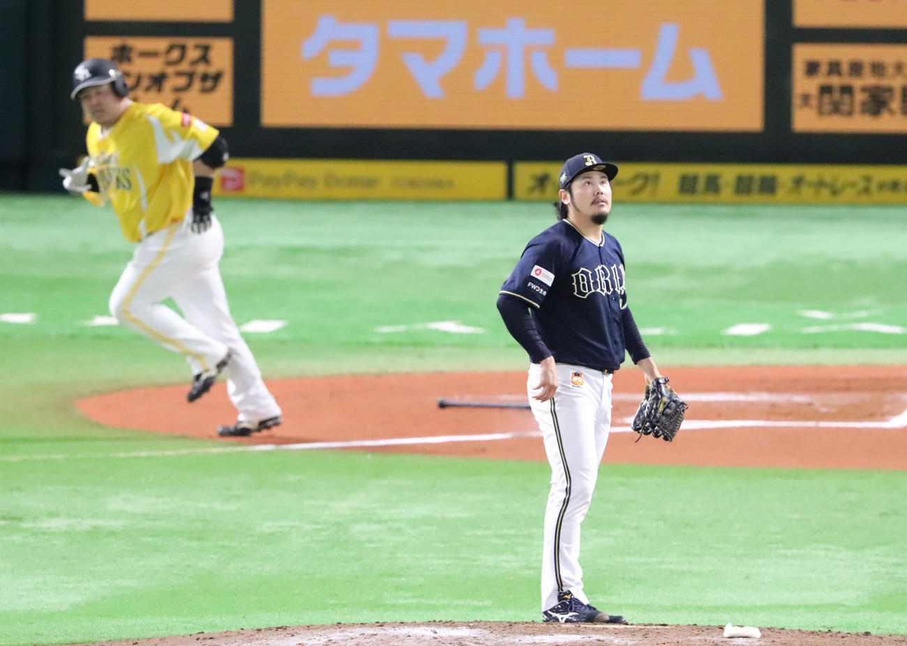 ソフトバンク対オリックス　6回裏ソフトバンク無死、山川に左越えの本塁打を浴びた鈴木（撮影・鬼束羽瑠菜）