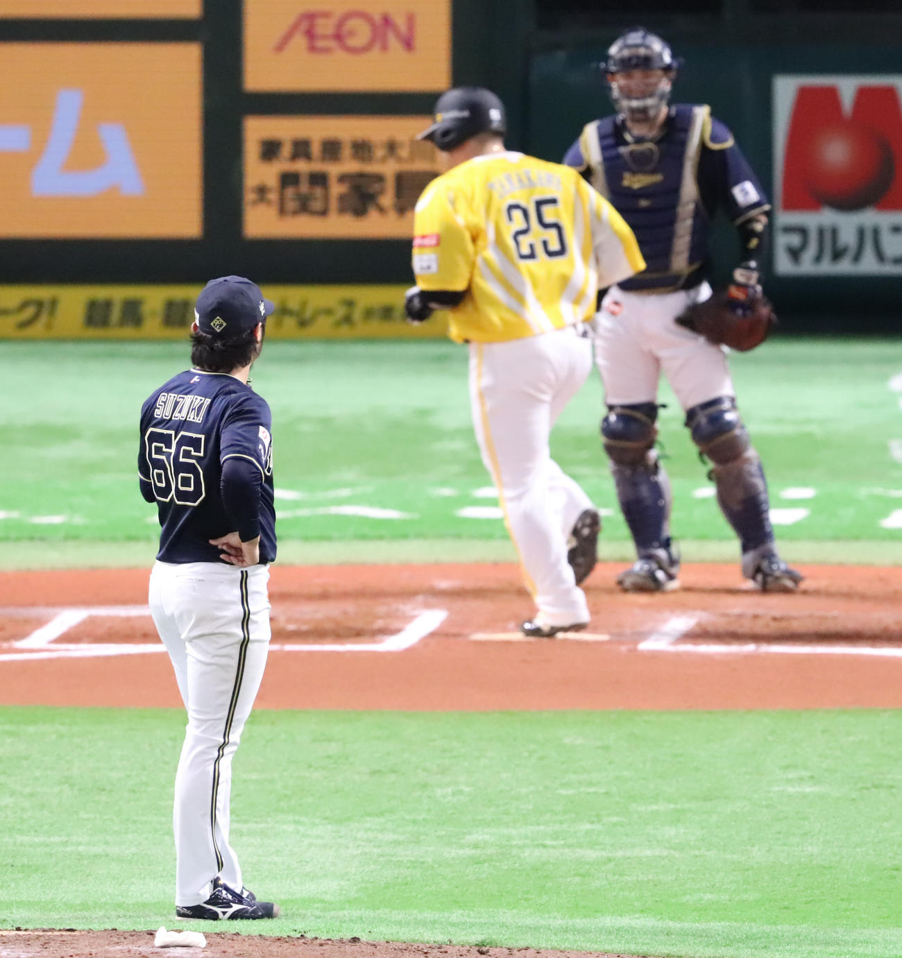 ソフトバンク対オリックス　6回裏ソフトバンク無死、山川に左越えの本塁打を浴びた鈴木（撮影・鬼束羽瑠菜）