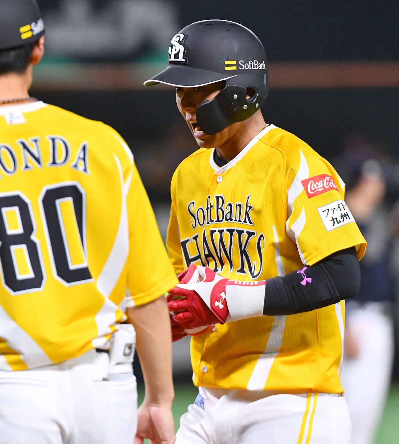 ソフトバンク対オリックス　3回裏ソフトバンク2死三塁、同点適時打を放ち、雄たけびをあげる今宮（撮影・岩下翔太）