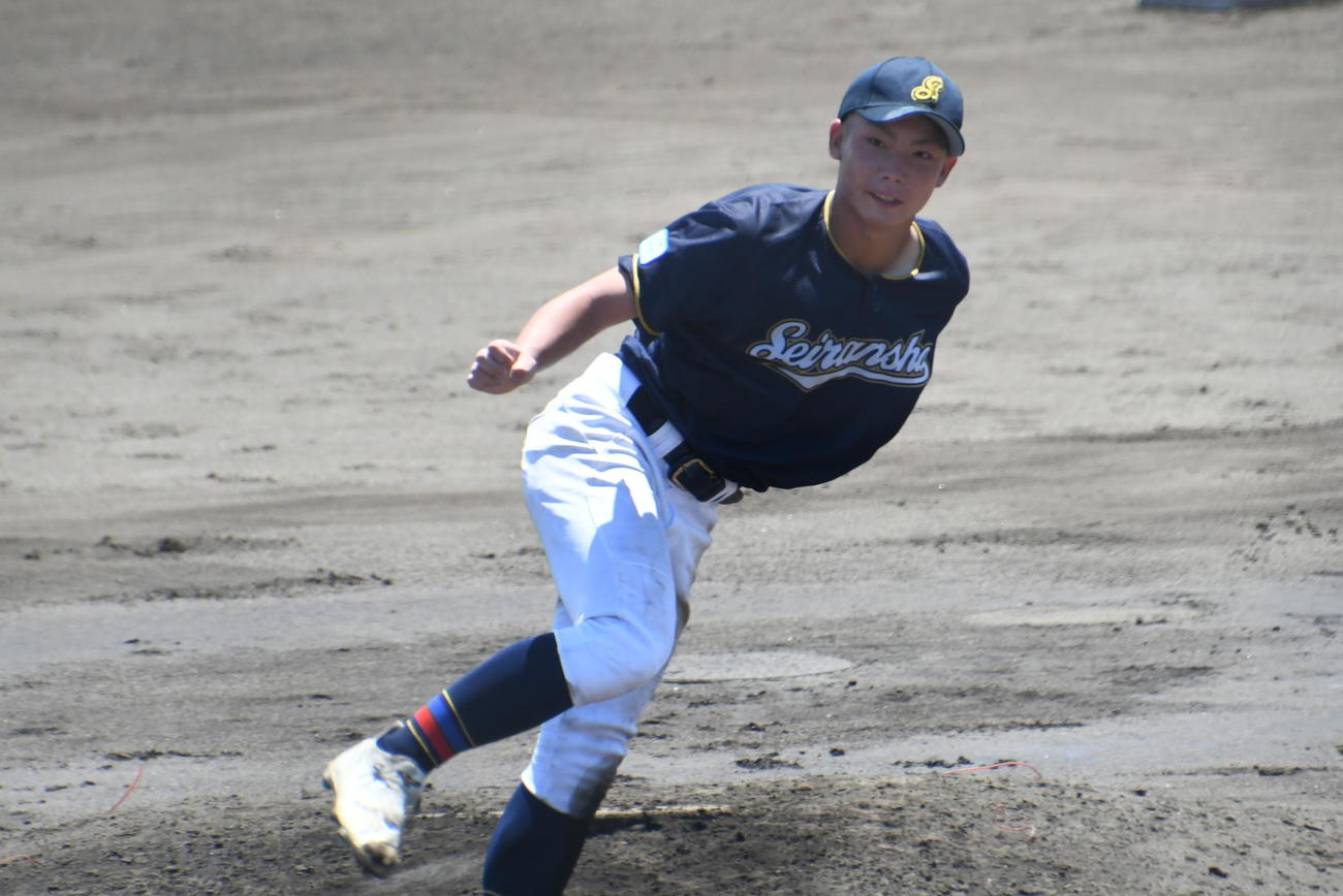水戸青藍舎ヤングの2番手飯塚琳生は躍動感あるフォームで大差がつきかけた試合を踏ん張った