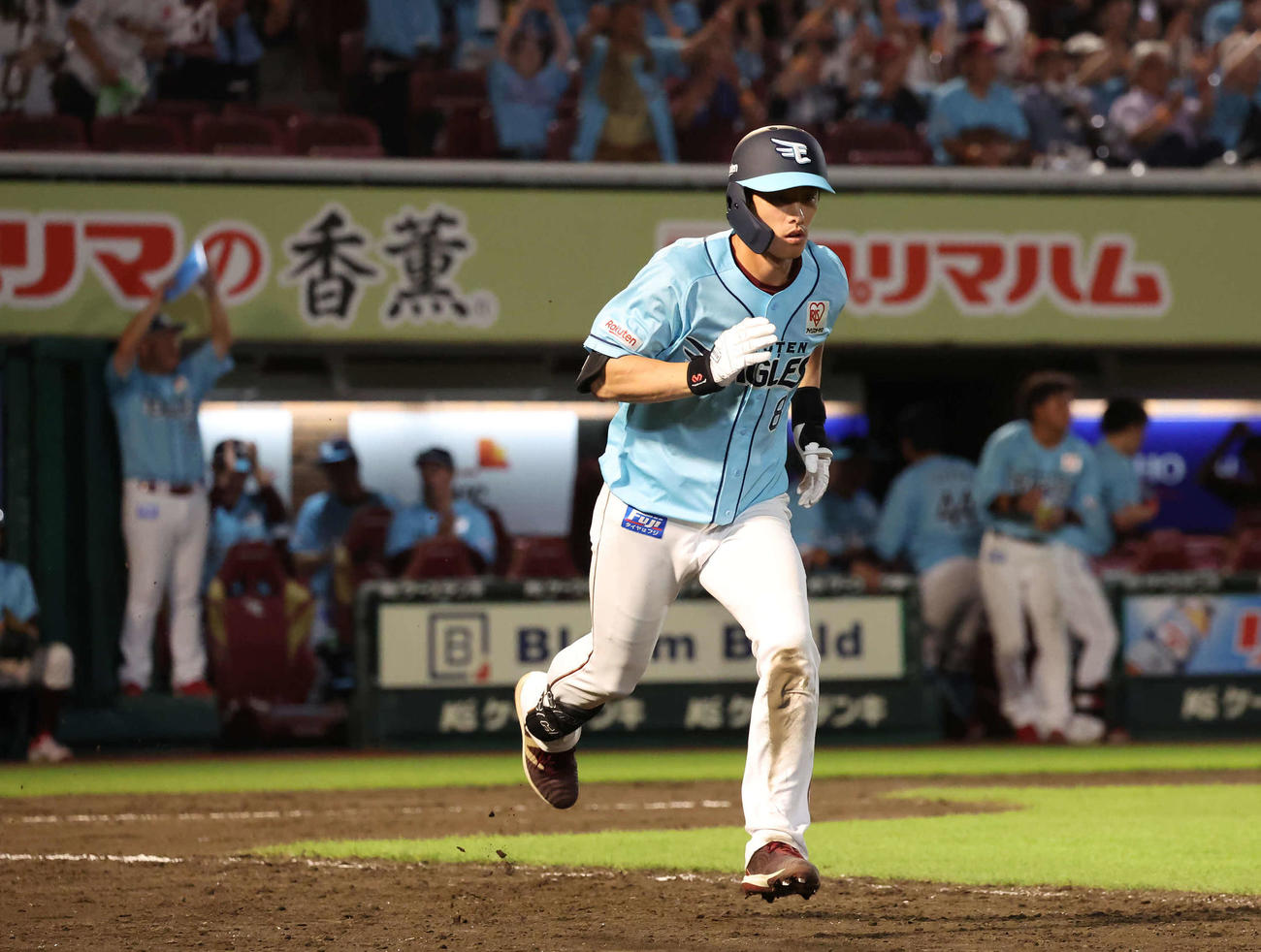 楽天対ロッテ　9回裏楽天1死二、三塁、辰巳は中前適時打を放つ（撮影・丹羽敏通）
