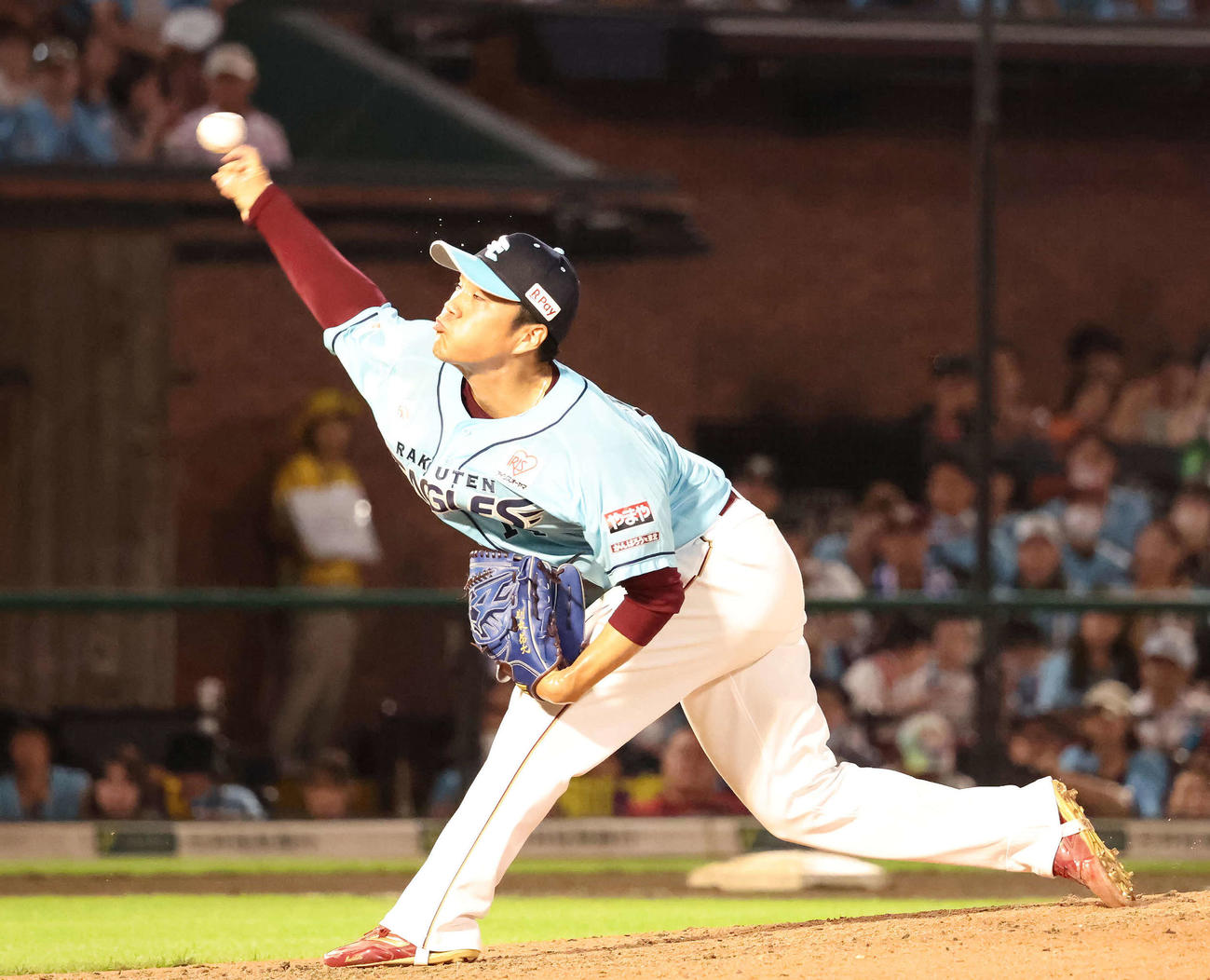 楽天対ロッテ　9回を締めた楽天則本（撮影・丹羽敏通）