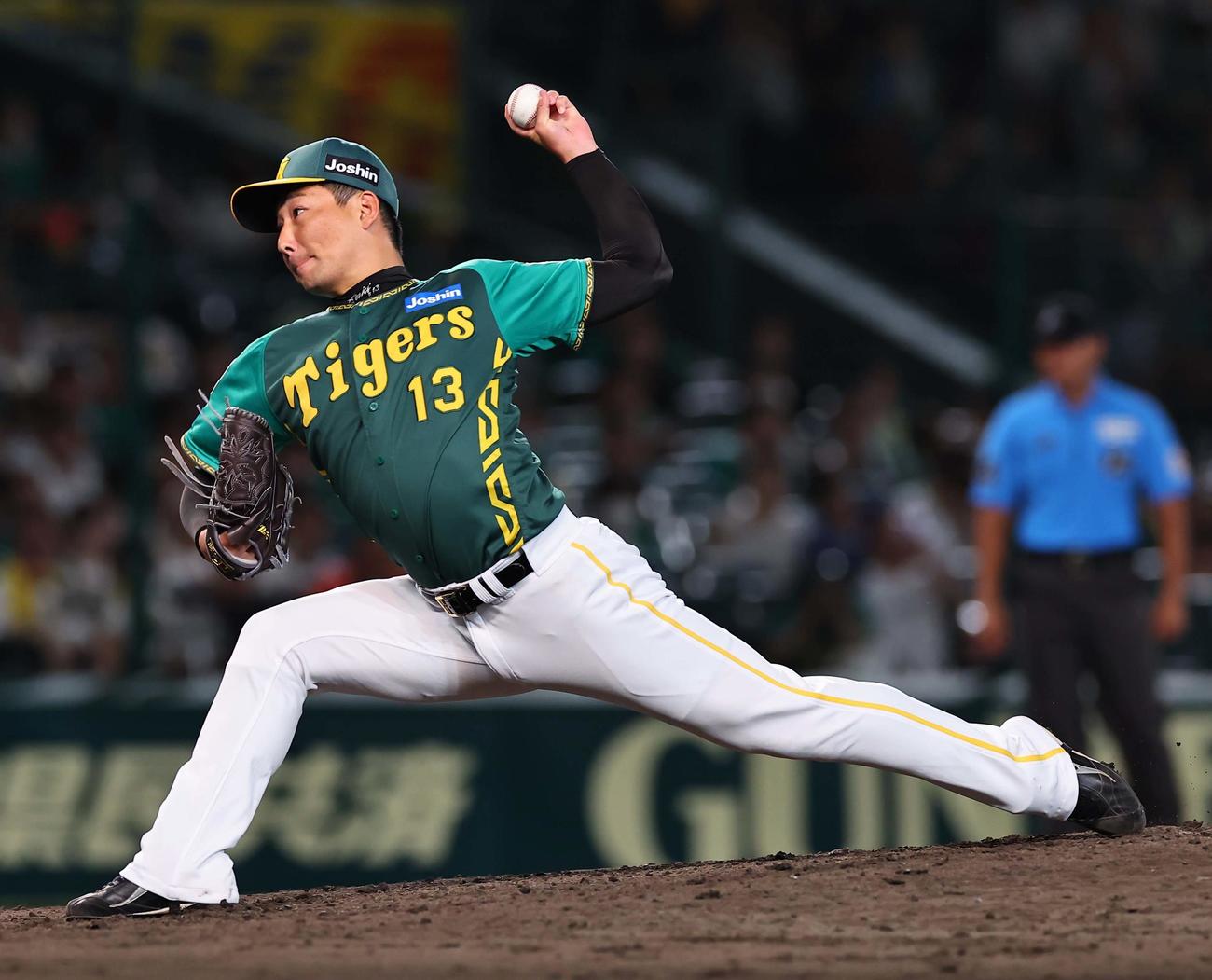 阪神対中日　阪神4番手の岩崎（撮影・上田博志）
