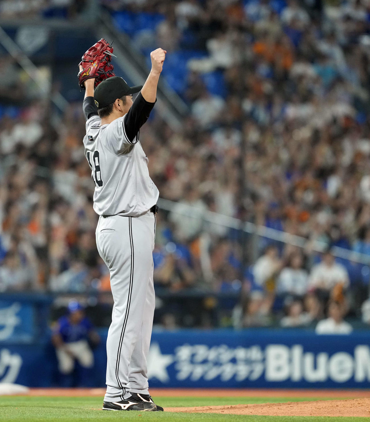 DeNA対巨人　完封勝利を飾りガッツポーズを決める巨人菅野（撮影・たえ見朱実）