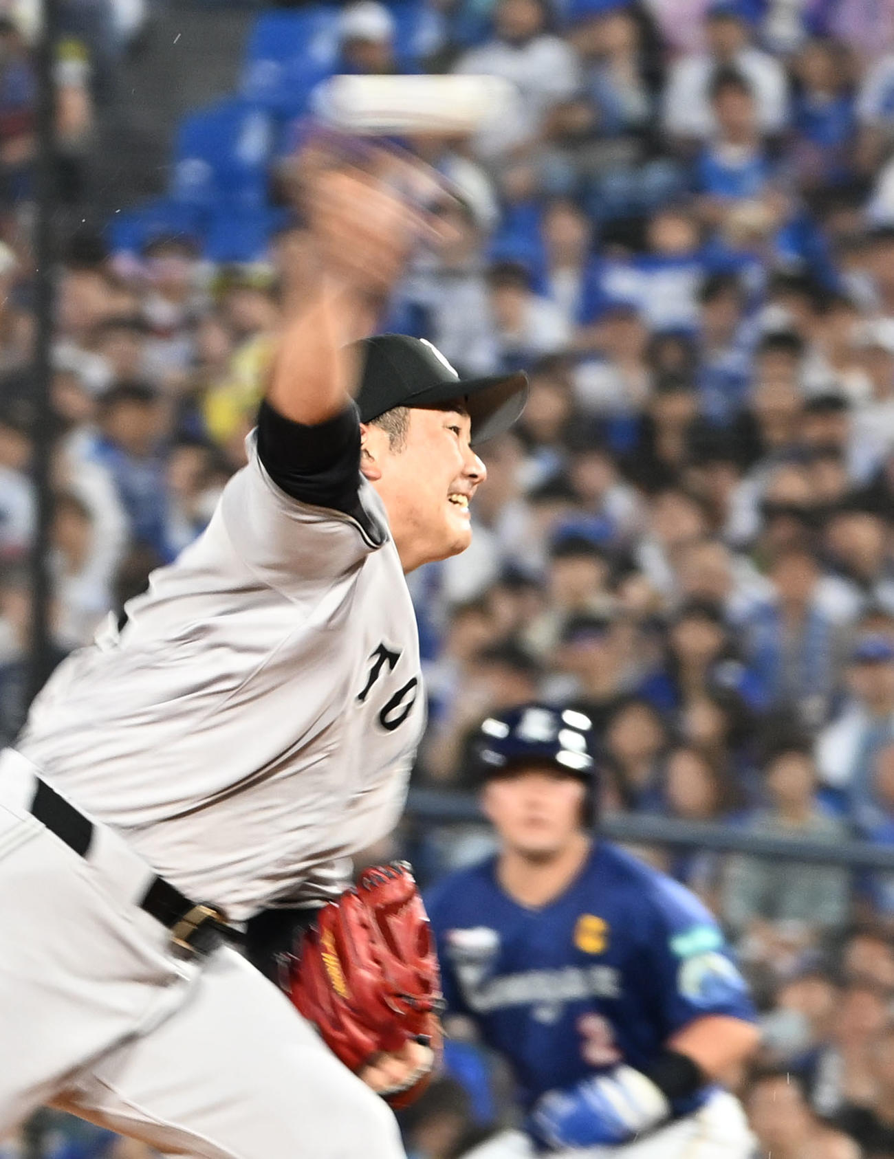 DeNA対巨人4回DeNA1死、力投する巨人先発菅野（撮影・千葉一成）
