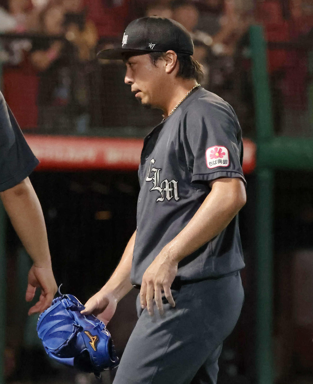 楽天対ロッテ　9回、楽天辰巳にサヨナラ打を許したロッテ益田（撮影・丹羽敏通）