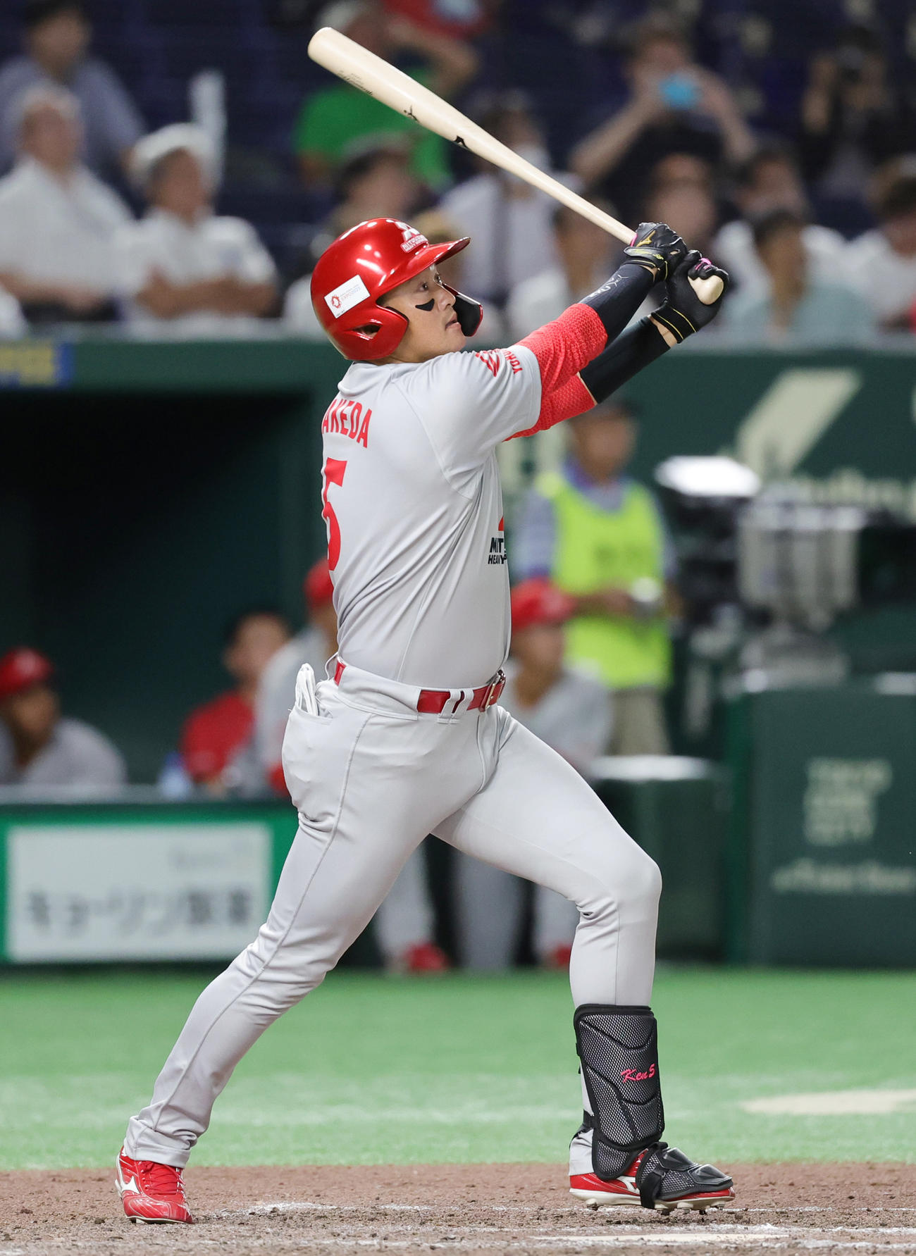 東京ガス対三菱重工East 8回裏三菱重工East2死、右越え本塁打を放つ武田（撮影・野上伸悟）