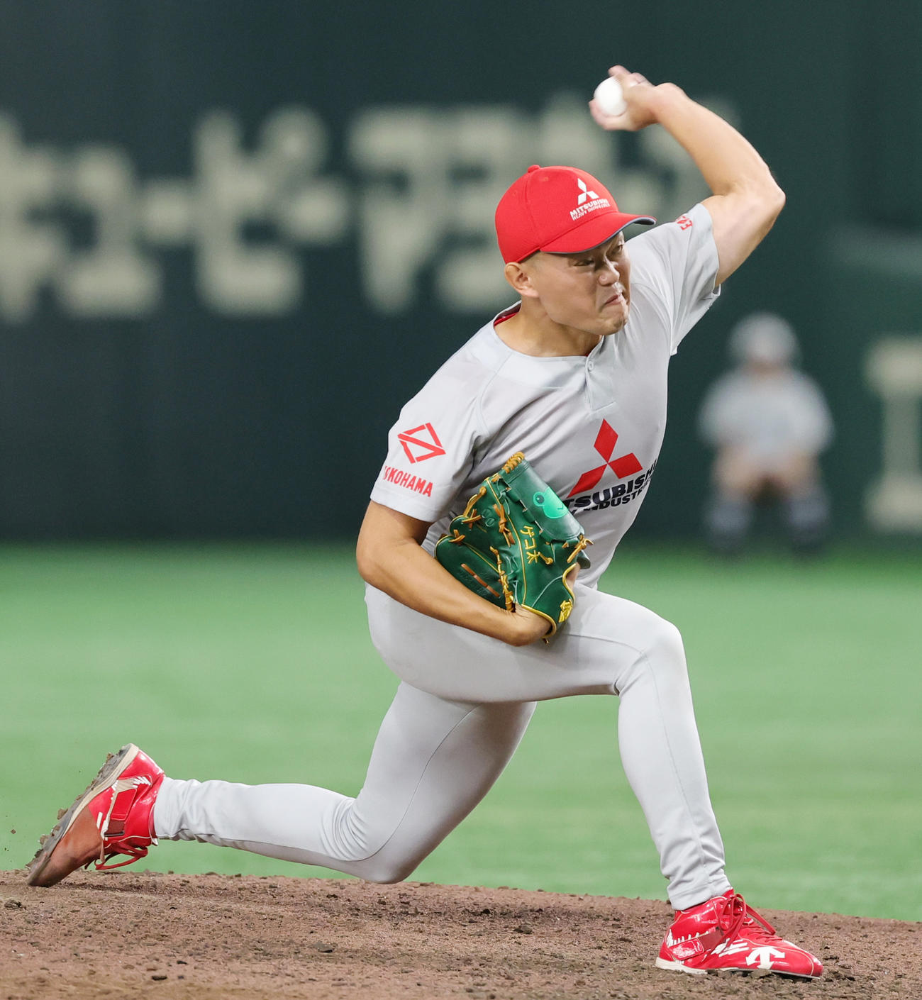 東京ガス対三菱重工East　力投する三菱重工East・本間（撮影・野上伸悟）