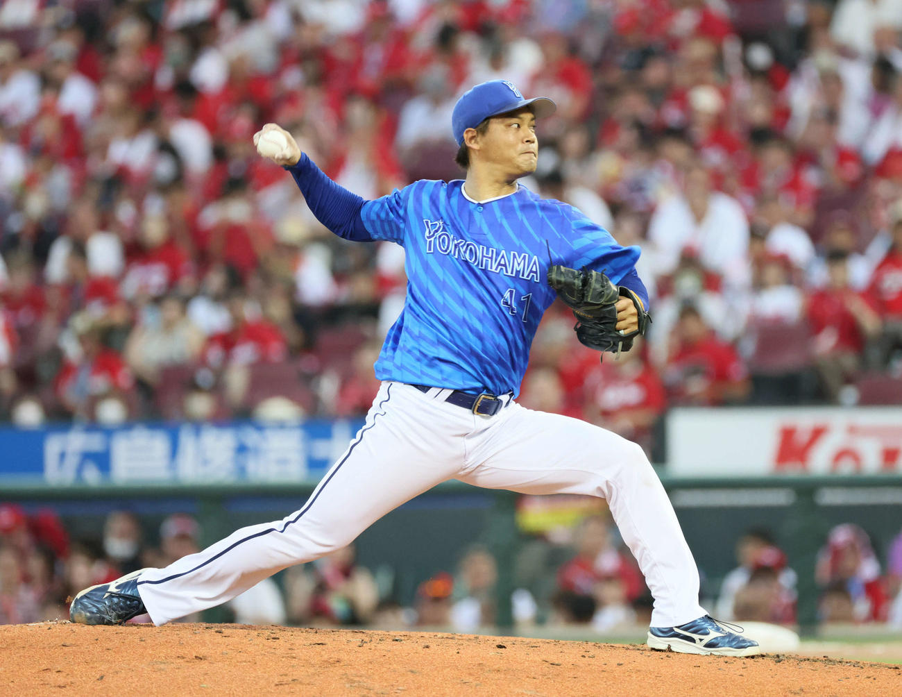 広島対DeNA 4回裏広島、DeNA2番手の佐々木（撮影・加藤孝規）