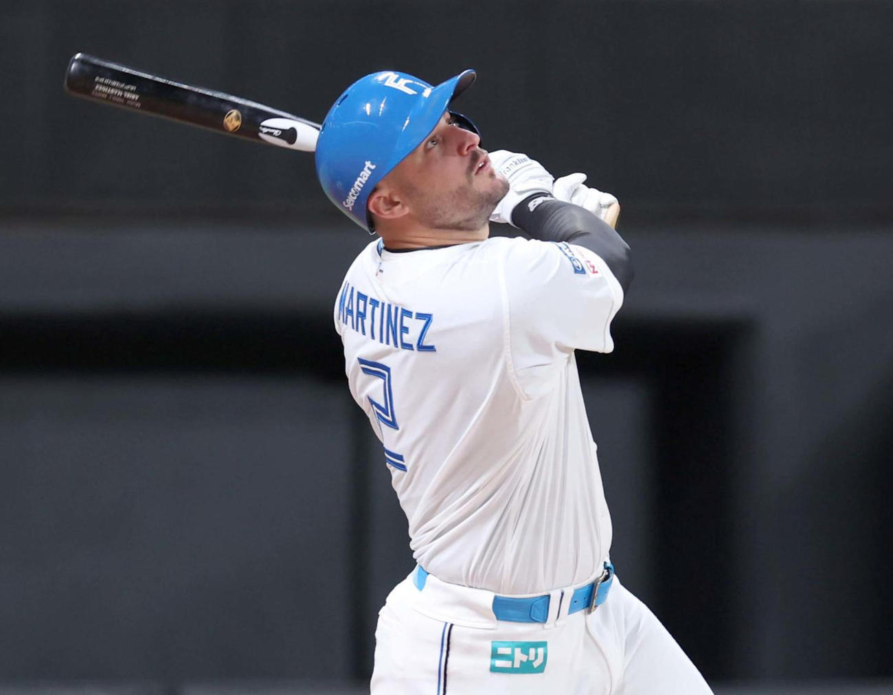 日本ハム対オリックス　7回裏日本ハム1死一塁、右越え2点本塁打を放つマルティネス（撮影・黒川智章）