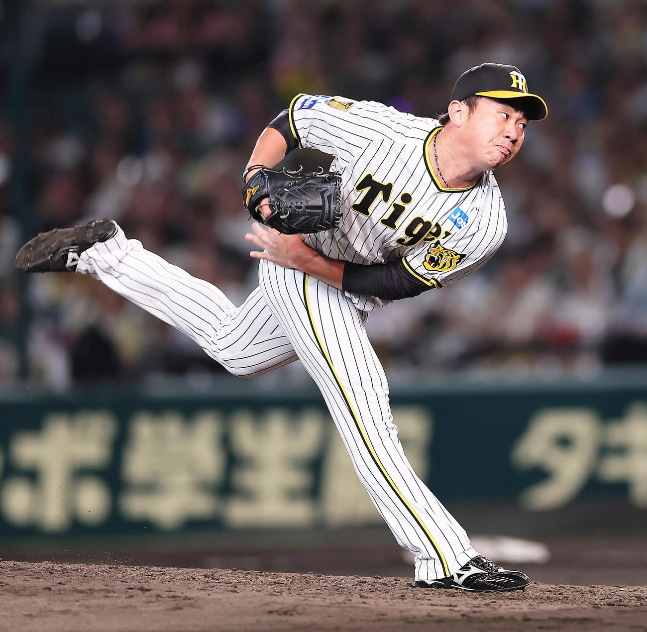 阪神隊巨人　7回途中から登板した阪神桐敷（撮影・足立雅史）