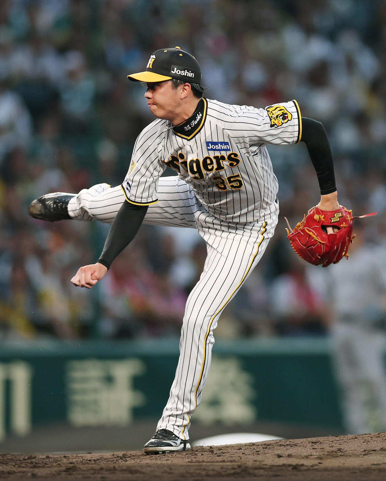 阪神対巨人　力投する阪神先発の才木（撮影・前田充）