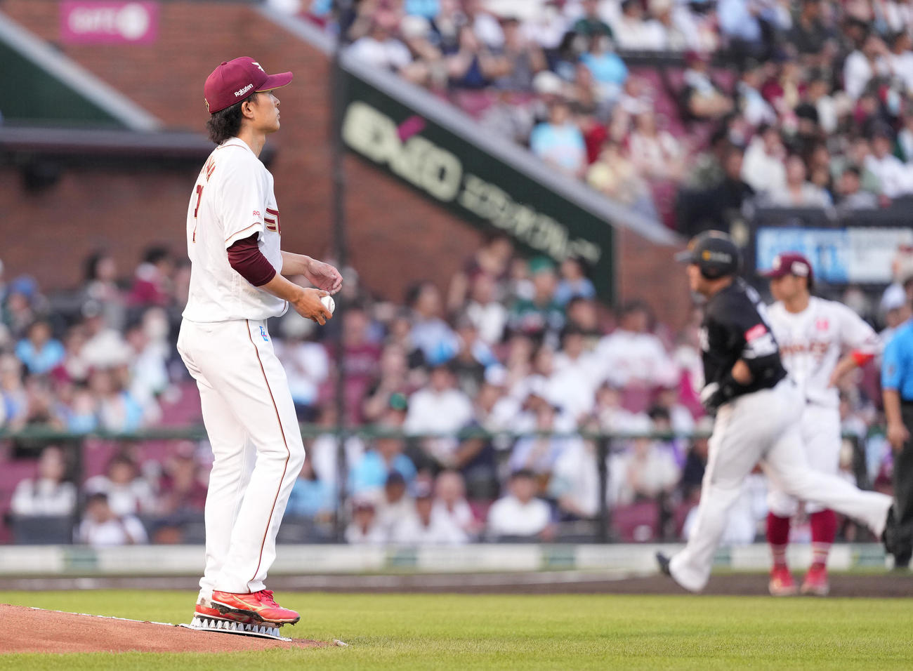楽天対ソフトバンク　1回表ソフトバンク1死一、三塁、山川に先制の左越え3点本塁打を浴びる早川（撮影・鈴木みどり）