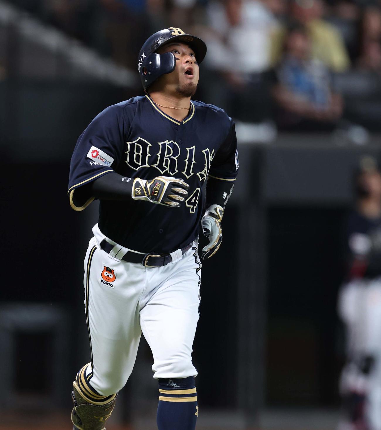 日本ハム対オリックス　2回表オリックス無死、右越え本塁打を放つ森（撮影・黒川智章）