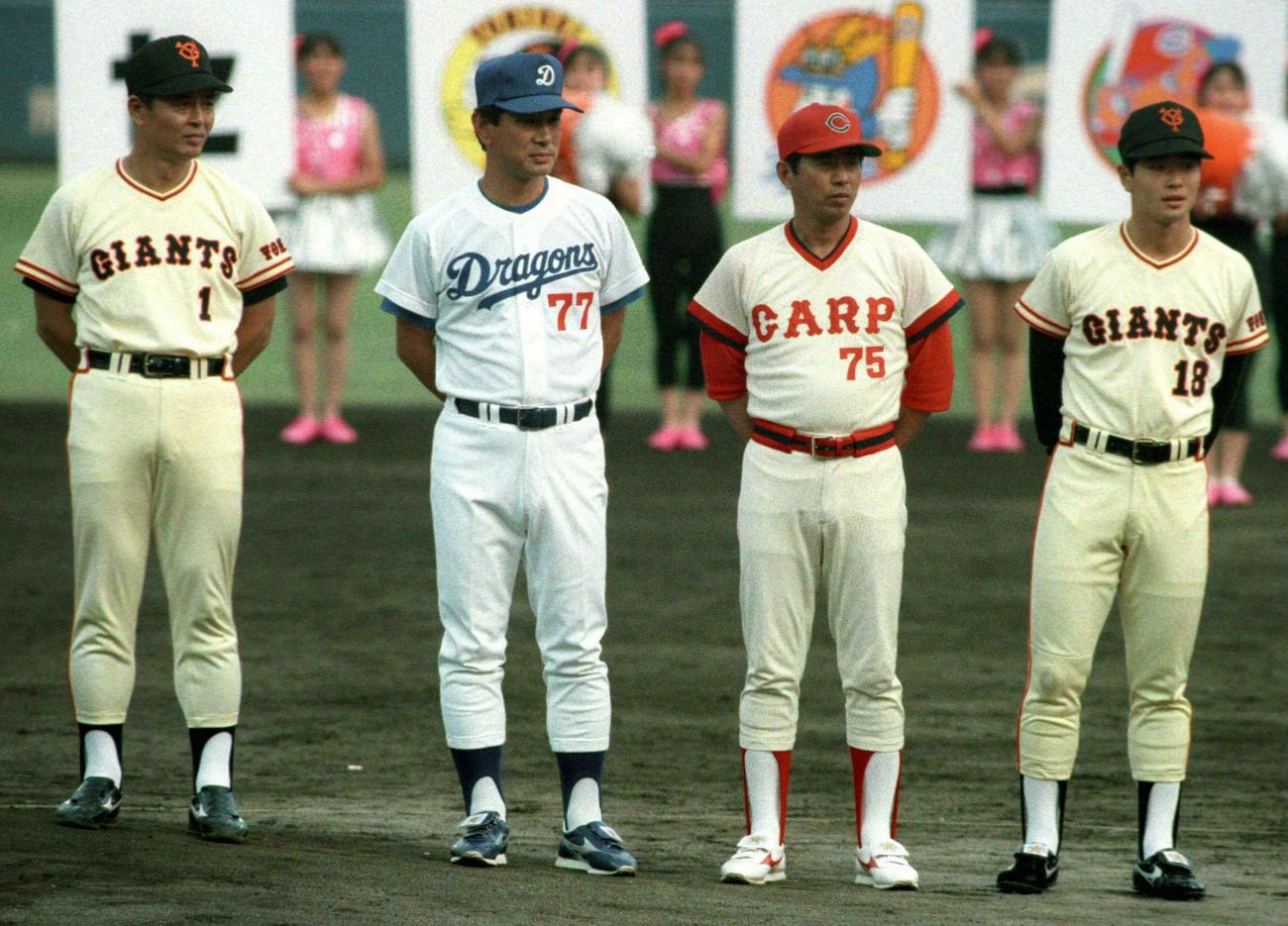 1988年オールスター第2戦　全セ対全パ　セントラル（左から）読売王貞治監督、中日星野仙一コーチ、広島阿南準郎コーチ、読売桑田真澄投手。第2戦＝1988年7月25日、名古屋球場