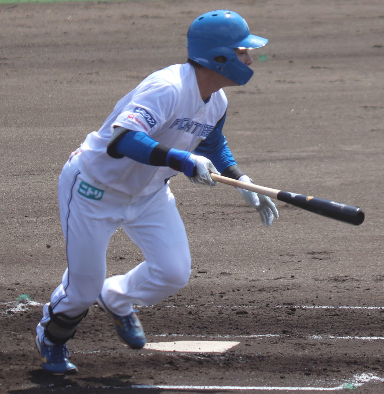 イースタン・リーグ：日本ハム対ロッテ　2回裏日本ハム無死一塁、中前に安打を放つ水野（撮影・黒須亮）
