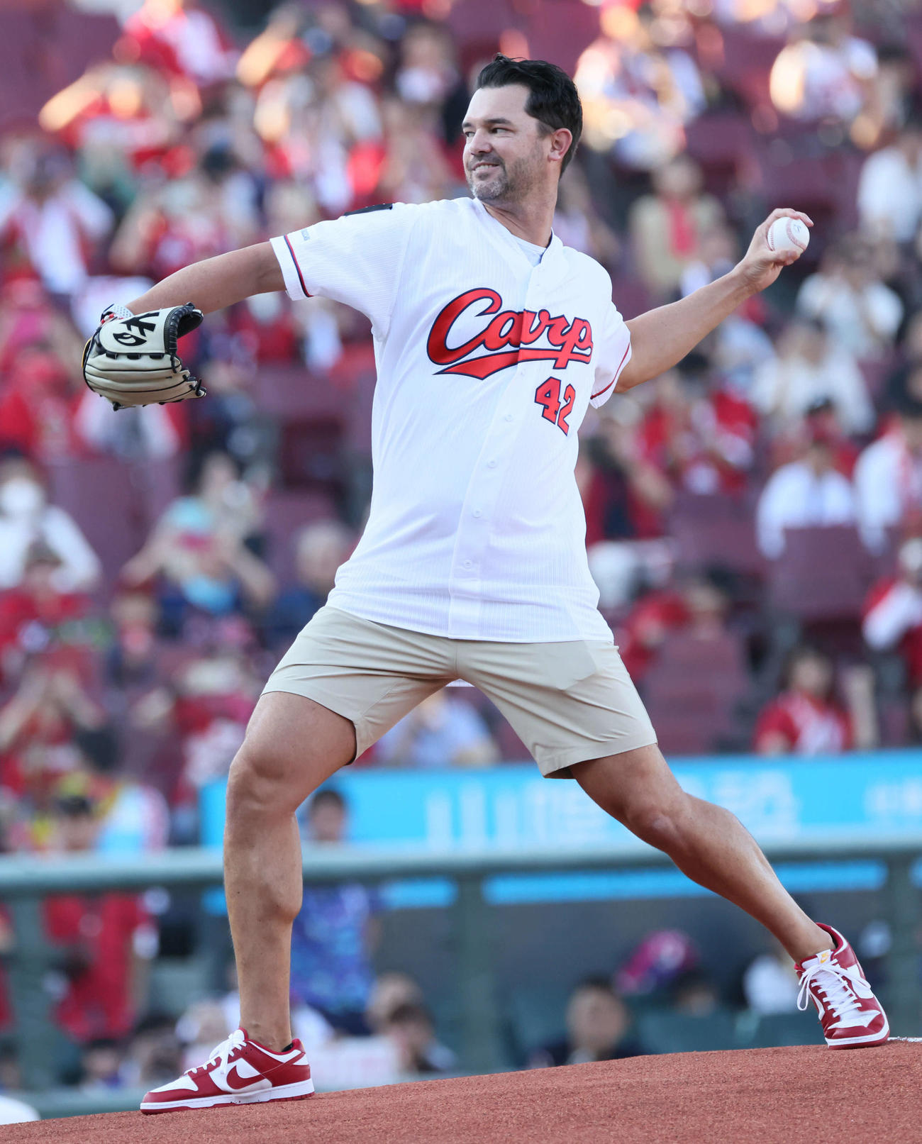 広島対DeNA　元広島投手のジョンソン氏のメモリアルピッチ（撮影・加藤孝規）