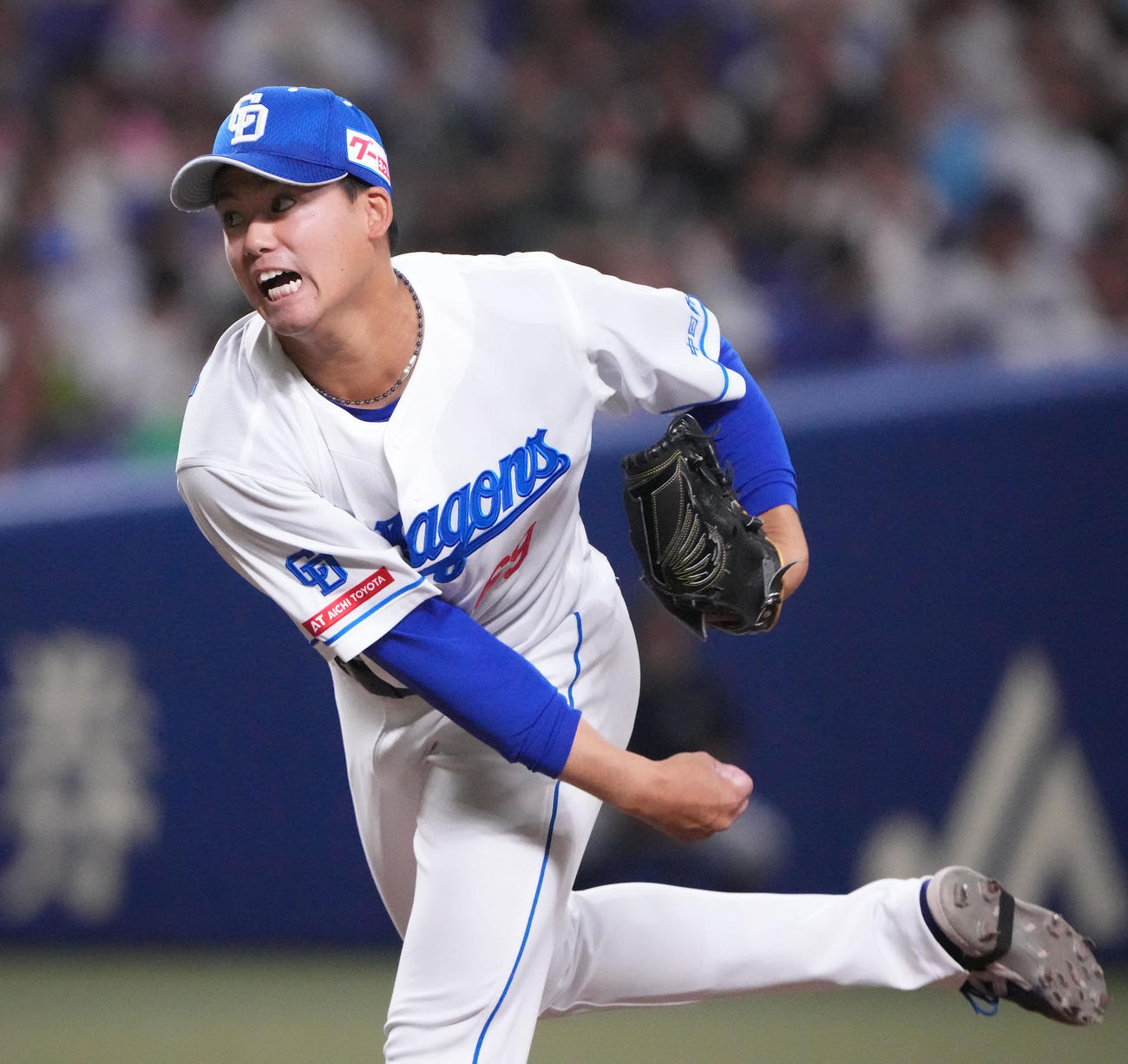 中日対ヤクルト　4回表、力投する中日先発の松木平（撮影・森本幸一）