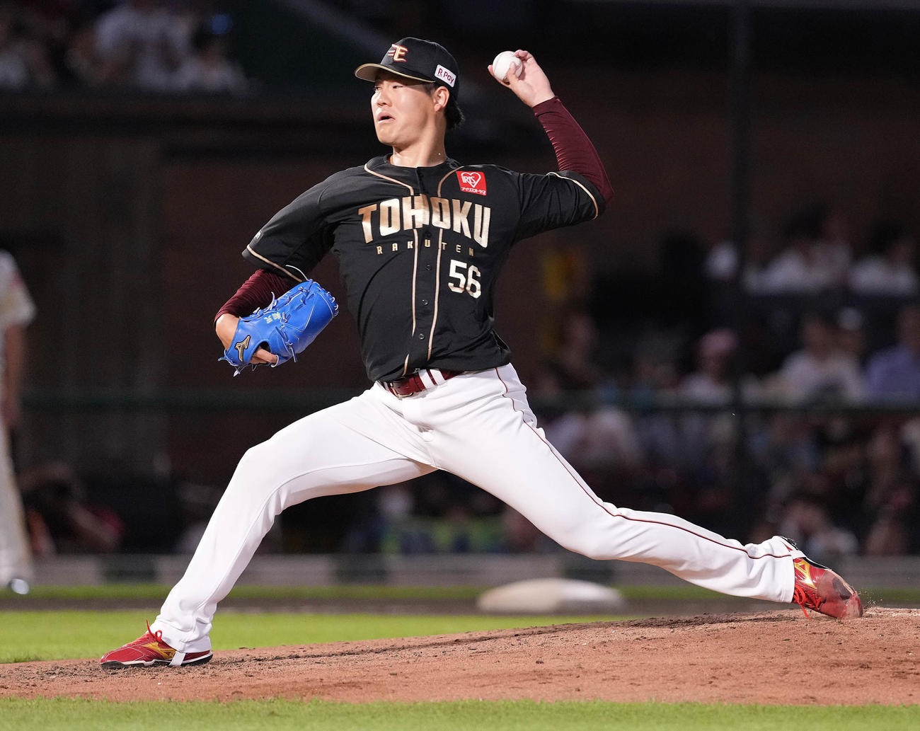 楽天対ソフトバンク　8回表から3番手で登板した楽天鈴木翔（撮影・鈴木みどり）