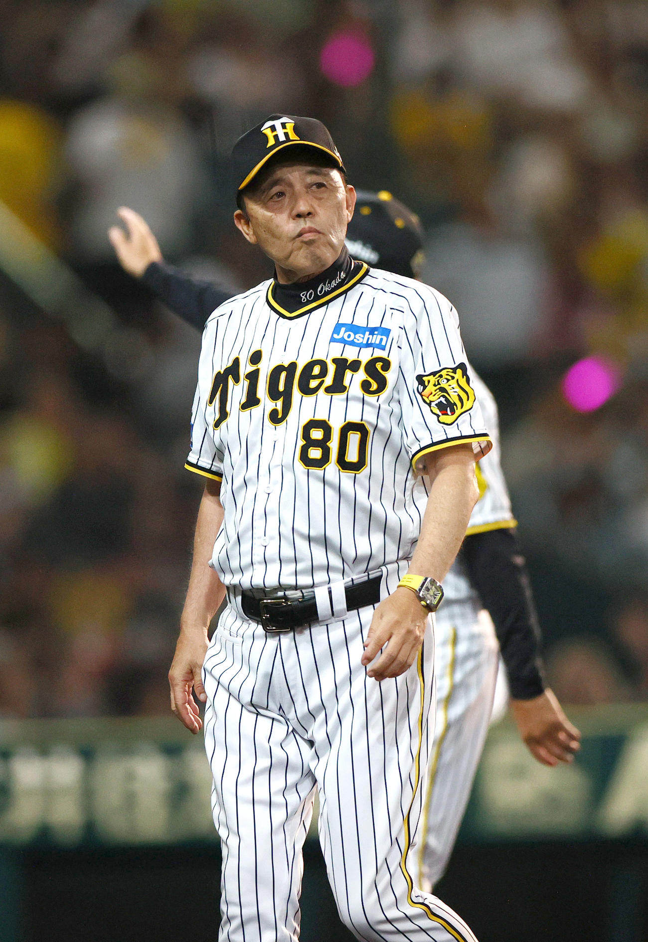 阪神対巨人　巨人に勝利し引き揚げる阪神岡田監督（撮影・上山淳一）