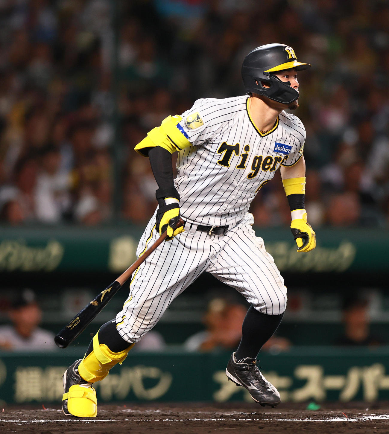 阪神対巨人　6回裏阪神2死二、三塁、佐藤輝は右前2点適時打を放つ（撮影・上山淳一）