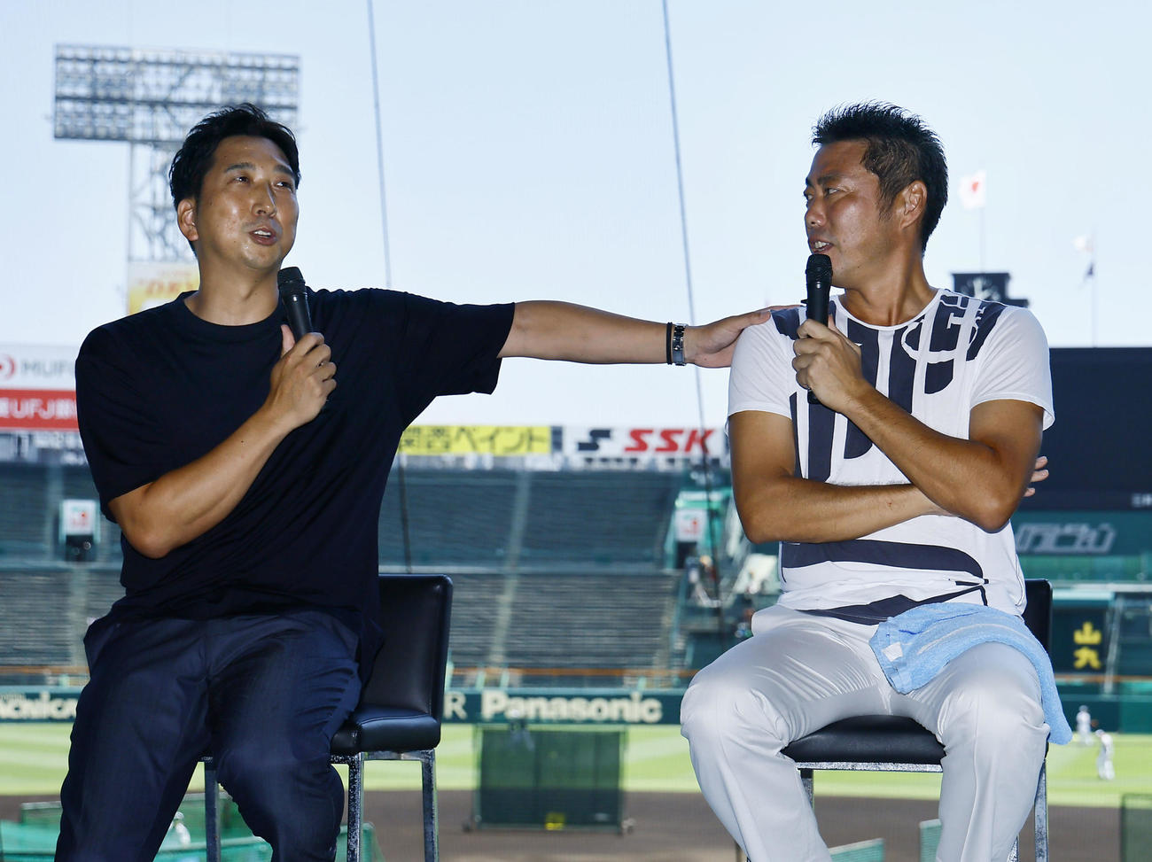 トークショーを行った藤川球児氏（左）と上原浩治氏（撮影・藤尾明華）